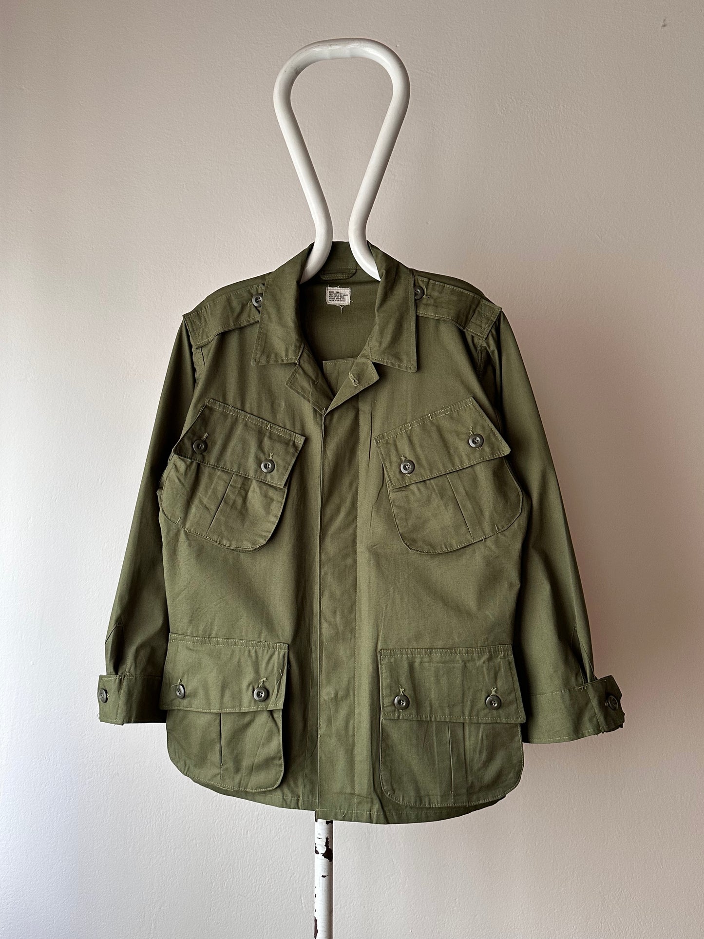 1964s US army jungle fatigue jacket , Dead stock