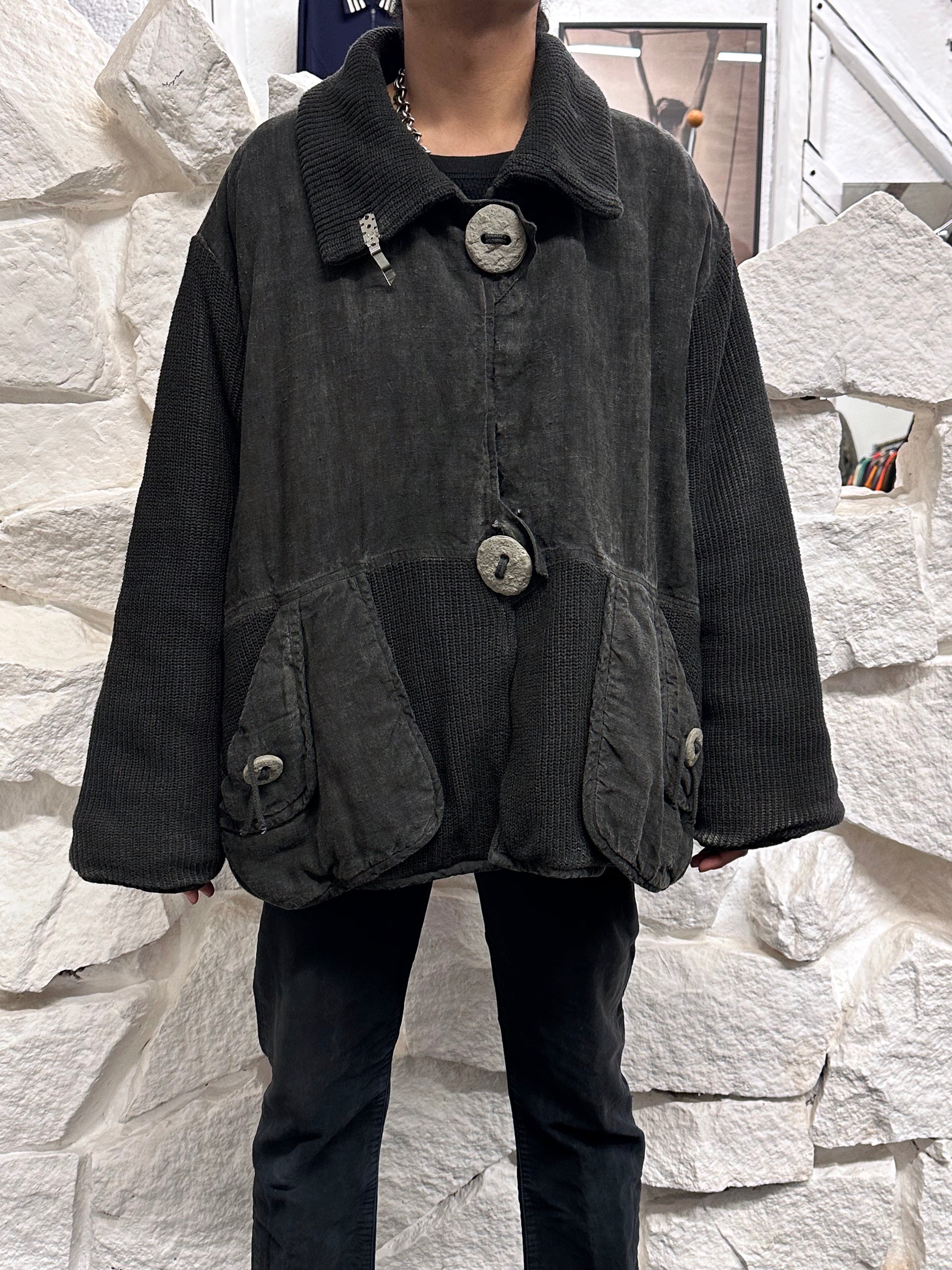 Toto Praha Vintage clothing store Antique shop プラハ 古着屋 古着 Black 黒 Prague Vintage ヴィンテージ ユーロ古着  ヨーロッパ古着 ユーロヴィンテージ