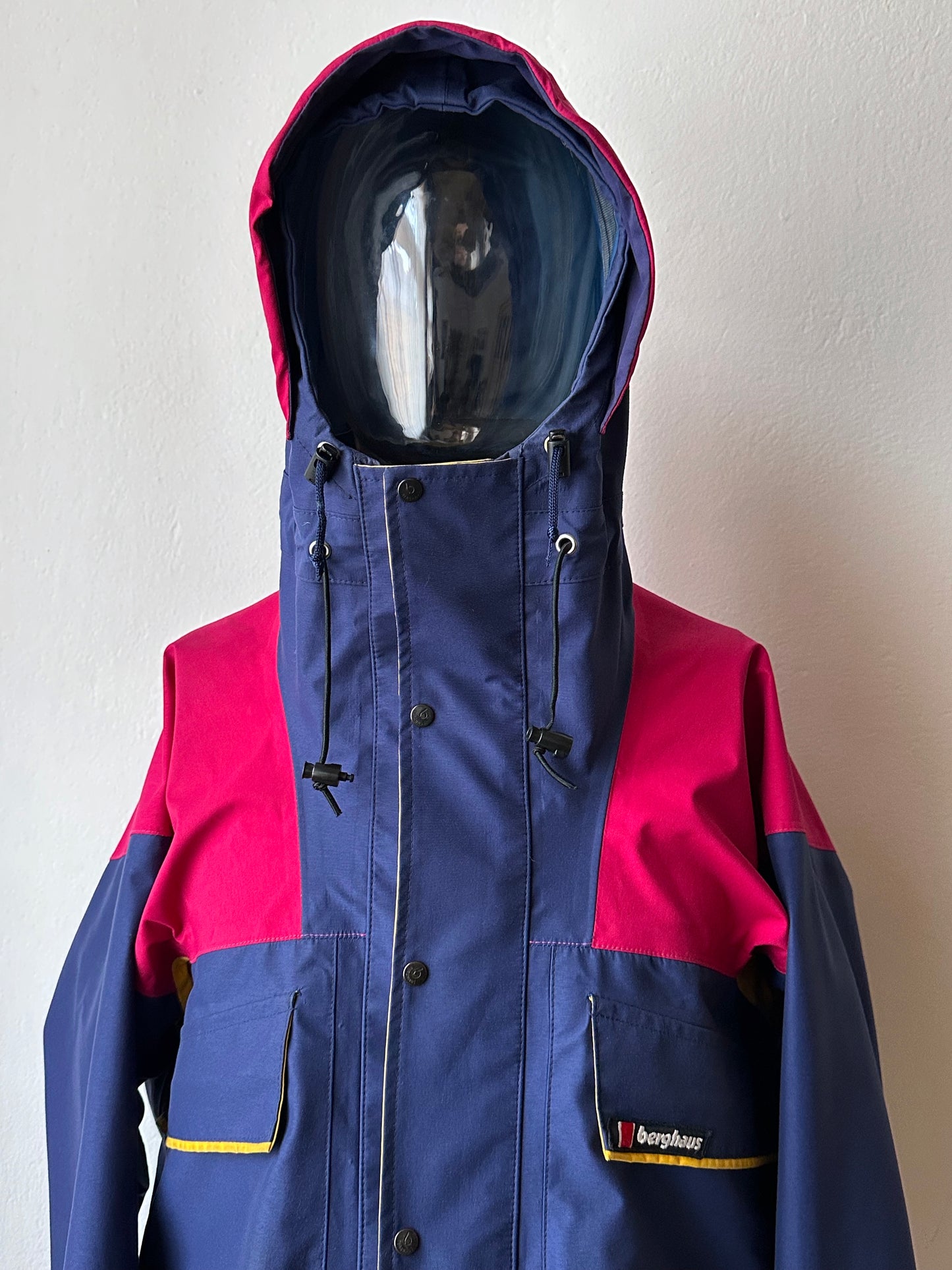 1990's Berghaus Trango Extrem Gore-Tex 90年代 バーグハウス Vintage ヴィンテージ Toto Praha Vintage clothing store 古着屋 プラハ Prague イギリス古着 アウトドア Made in Gt,Britain Made in England