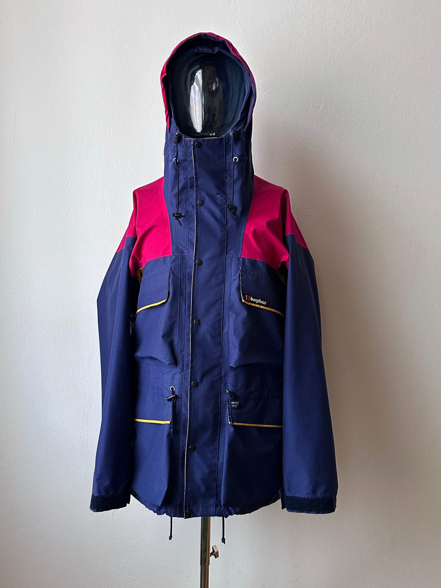 1990's Berghaus Trango Extrem Gore-Tex 90年代 バーグハウス Vintage ヴィンテージ Toto Praha Vintage clothing store 古着屋 プラハ Prague イギリス古着 アウトドア Made in Gt,Britain Made in England