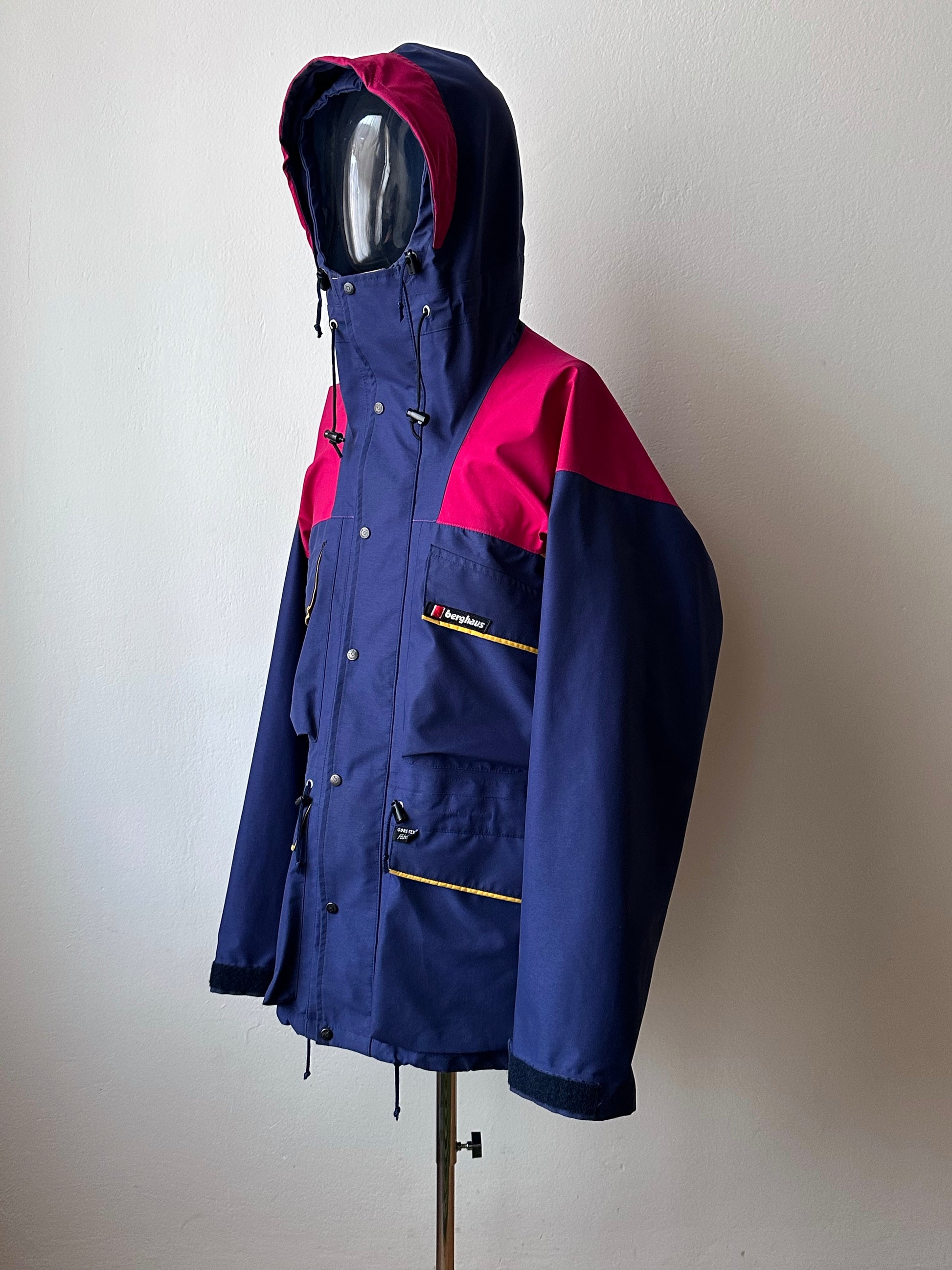 1990's Berghaus Trango Extrem Gore-Tex 90年代 バーグハウス Vintage ヴィンテージ Toto Praha Vintage clothing store 古着屋 プラハ Prague イギリス古着 アウトドア Made in Gt,Britain Made in England