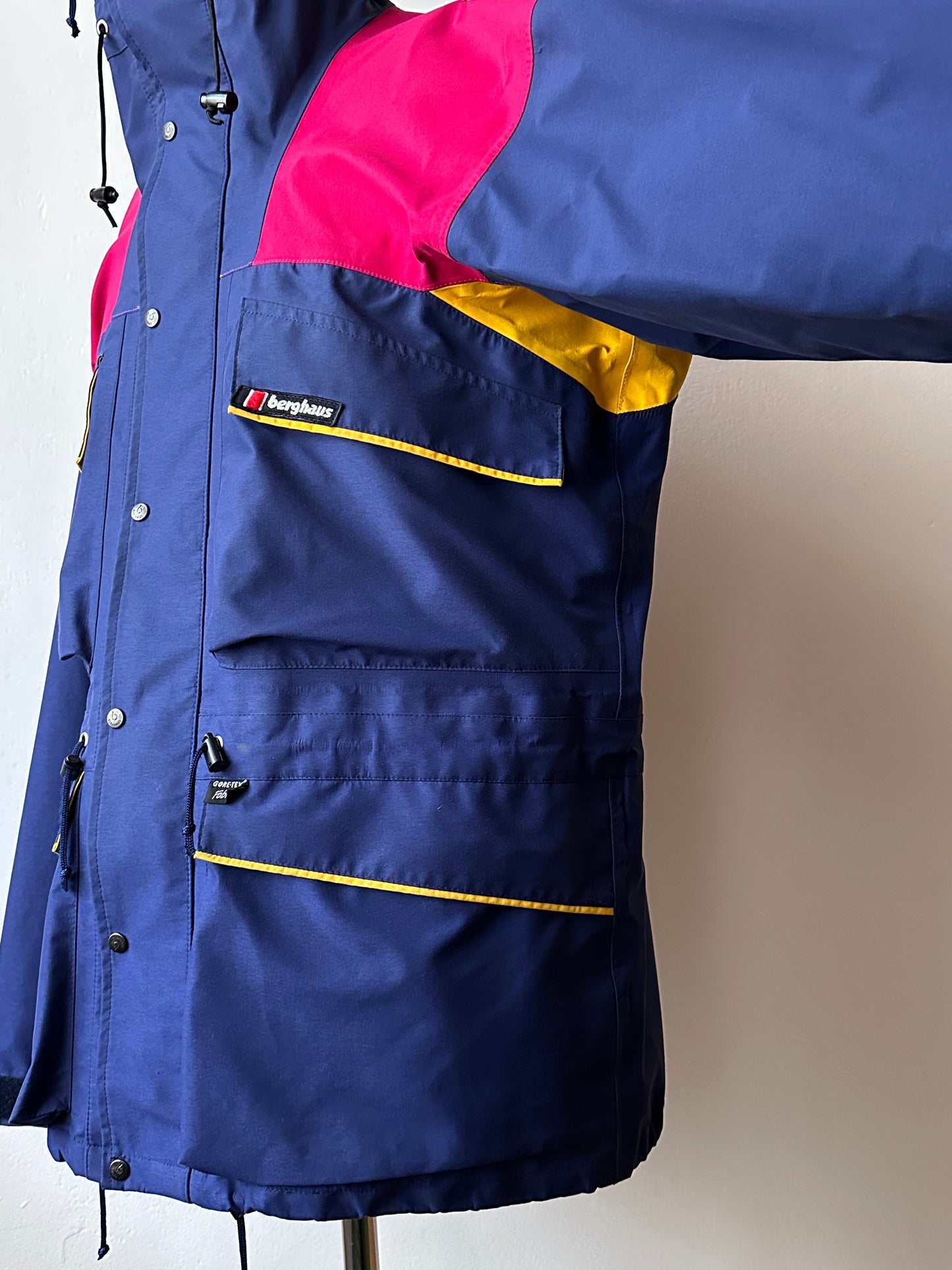 1990's Berghaus Trango Extrem Gore-Tex 90年代 バーグハウス Vintage ヴィンテージ Toto Praha Vintage clothing store 古着屋 プラハ Prague イギリス古着 アウトドア Made in Gt,Britain Made in England