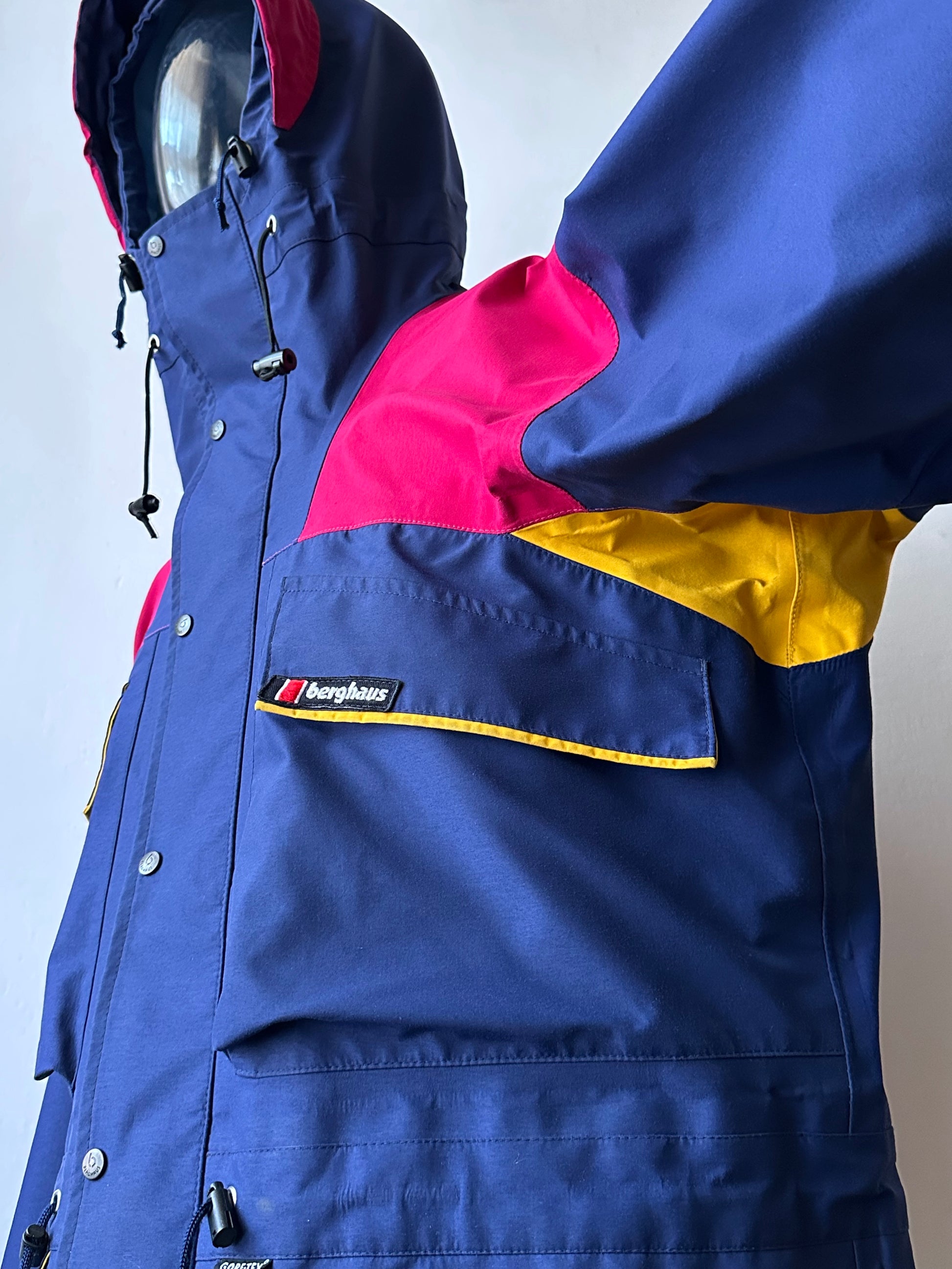 1990's Berghaus Trango Extrem Gore-Tex 90年代 バーグハウス Vintage ヴィンテージ Toto Praha Vintage clothing store 古着屋 プラハ Prague イギリス古着 アウトドア Made in Gt,Britain Made in England