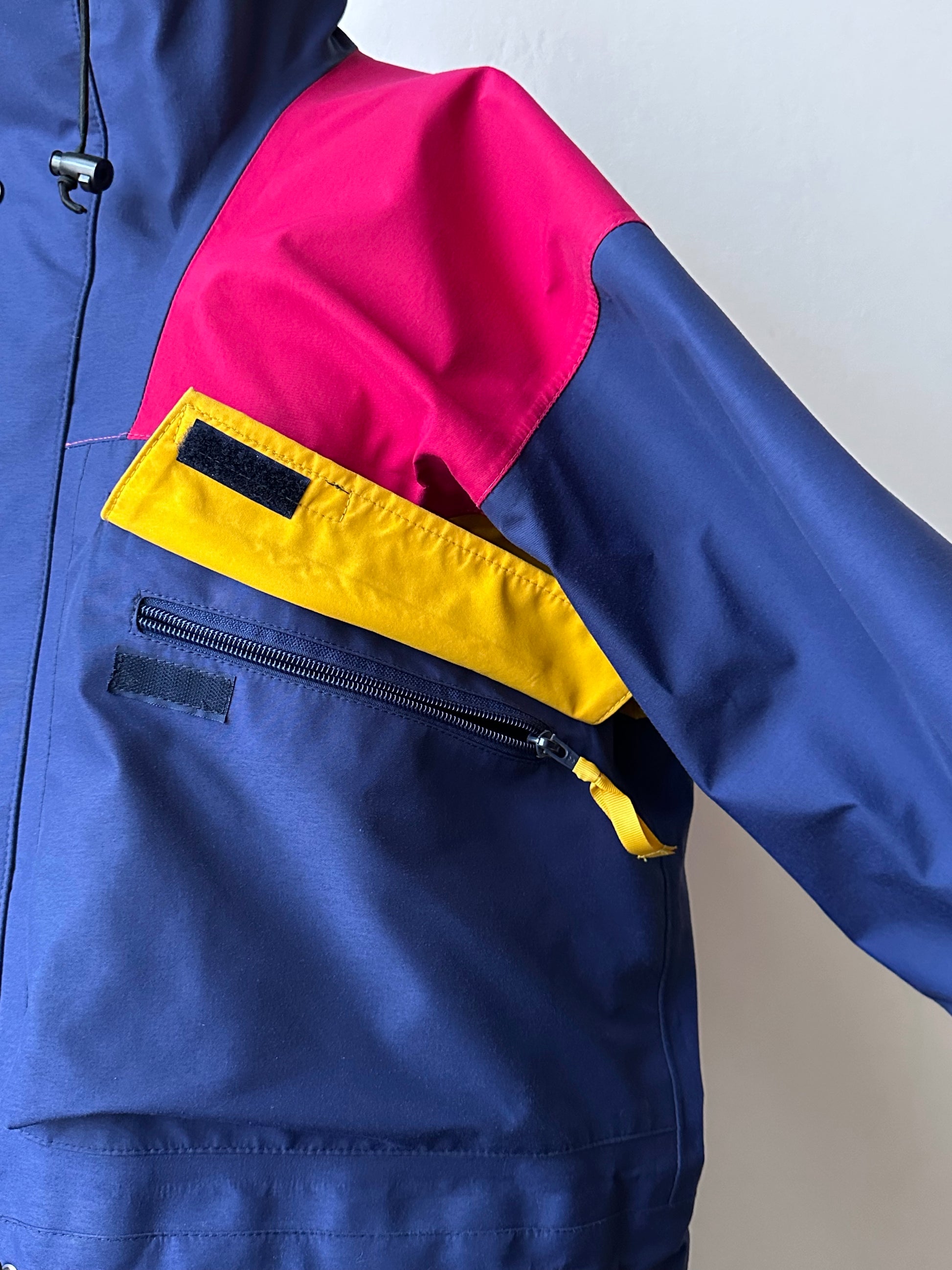 1990's Berghaus Trango Extrem Gore-Tex 90年代 バーグハウス Vintage ヴィンテージ Toto Praha Vintage clothing store 古着屋 プラハ Prague イギリス古着 アウトドア Made in Gt,Britain Made in England