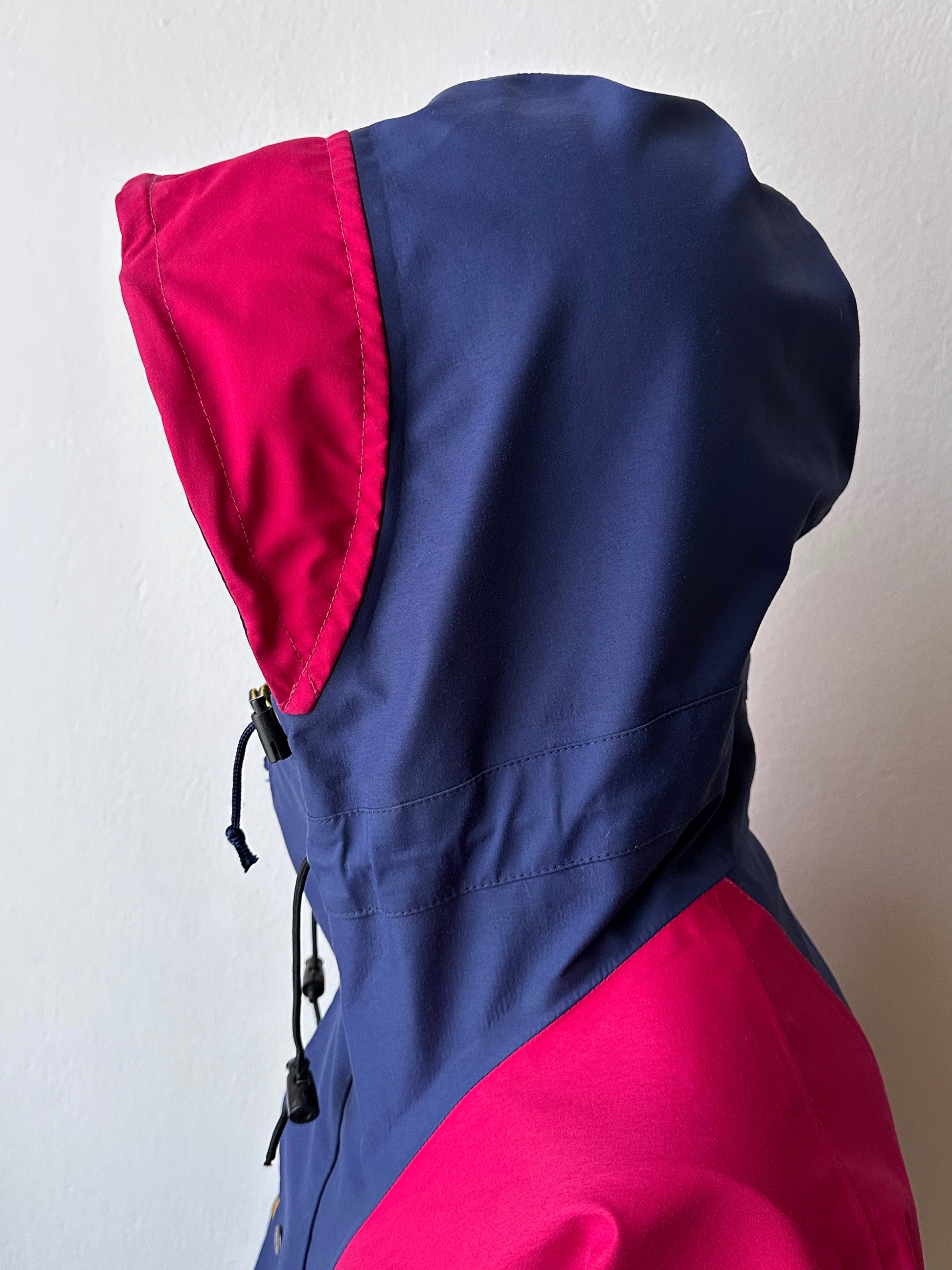 1990's Berghaus Trango Extrem Gore-Tex 90年代 バーグハウス Vintage ヴィンテージ Toto Praha Vintage clothing store 古着屋 プラハ Prague イギリス古着 アウトドア Made in Gt,Britain Made in England