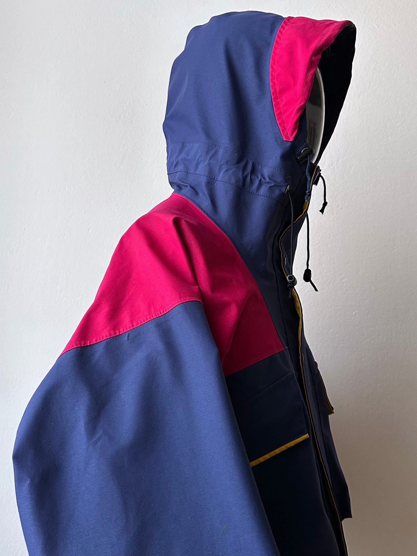 1990's Berghaus Trango Extrem Gore-Tex 90年代 バーグハウス Vintage ヴィンテージ Toto Praha Vintage clothing store 古着屋 プラハ Prague イギリス古着 アウトドア Made in Gt,Britain Made in England