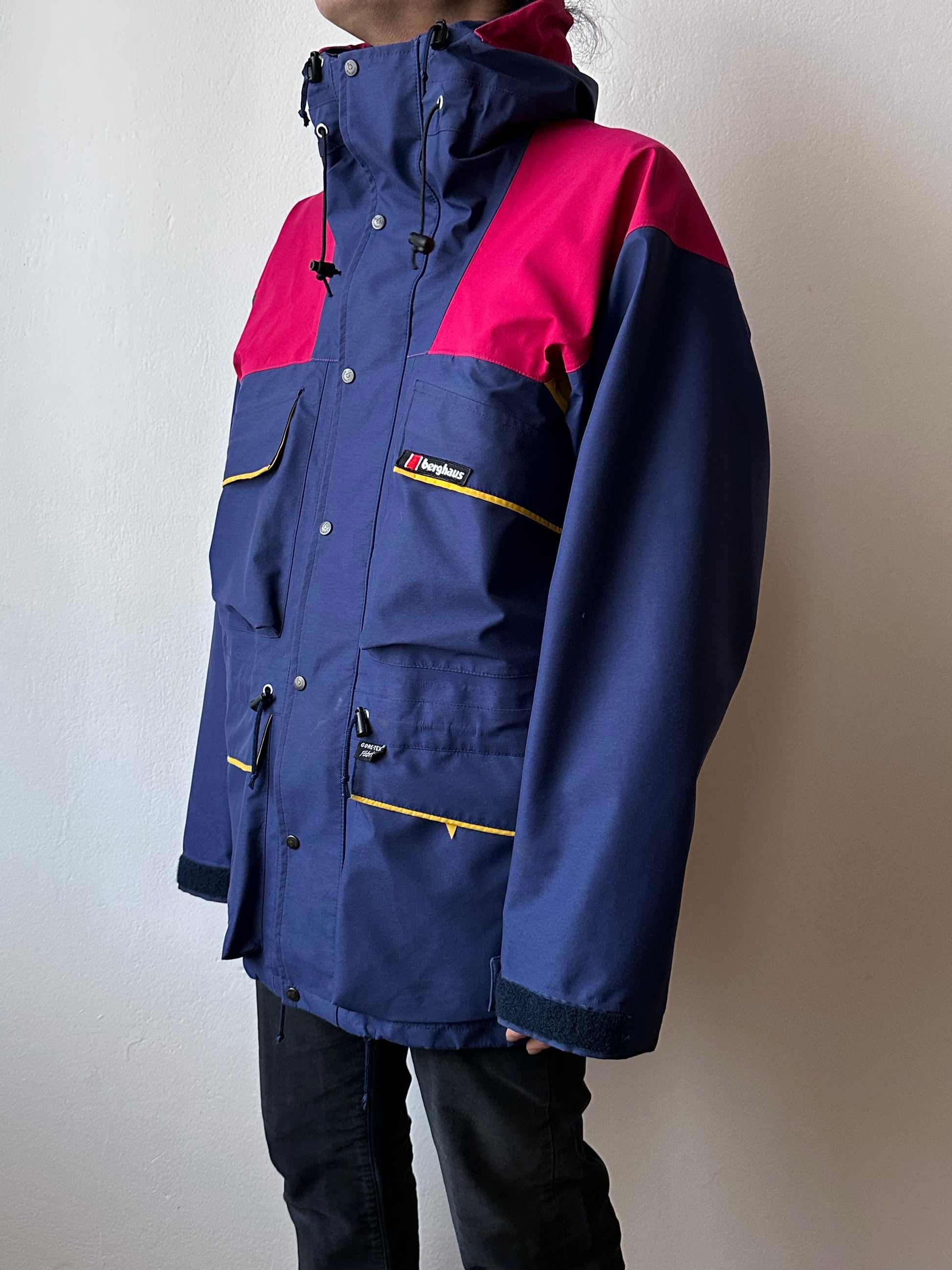 1990's Berghaus Trango Extrem Gore-Tex 90年代 バーグハウス Vintage ヴィンテージ Toto Praha Vintage clothing store 古着屋 プラハ Prague イギリス古着 アウトドア Made in Gt,Britain Made in England