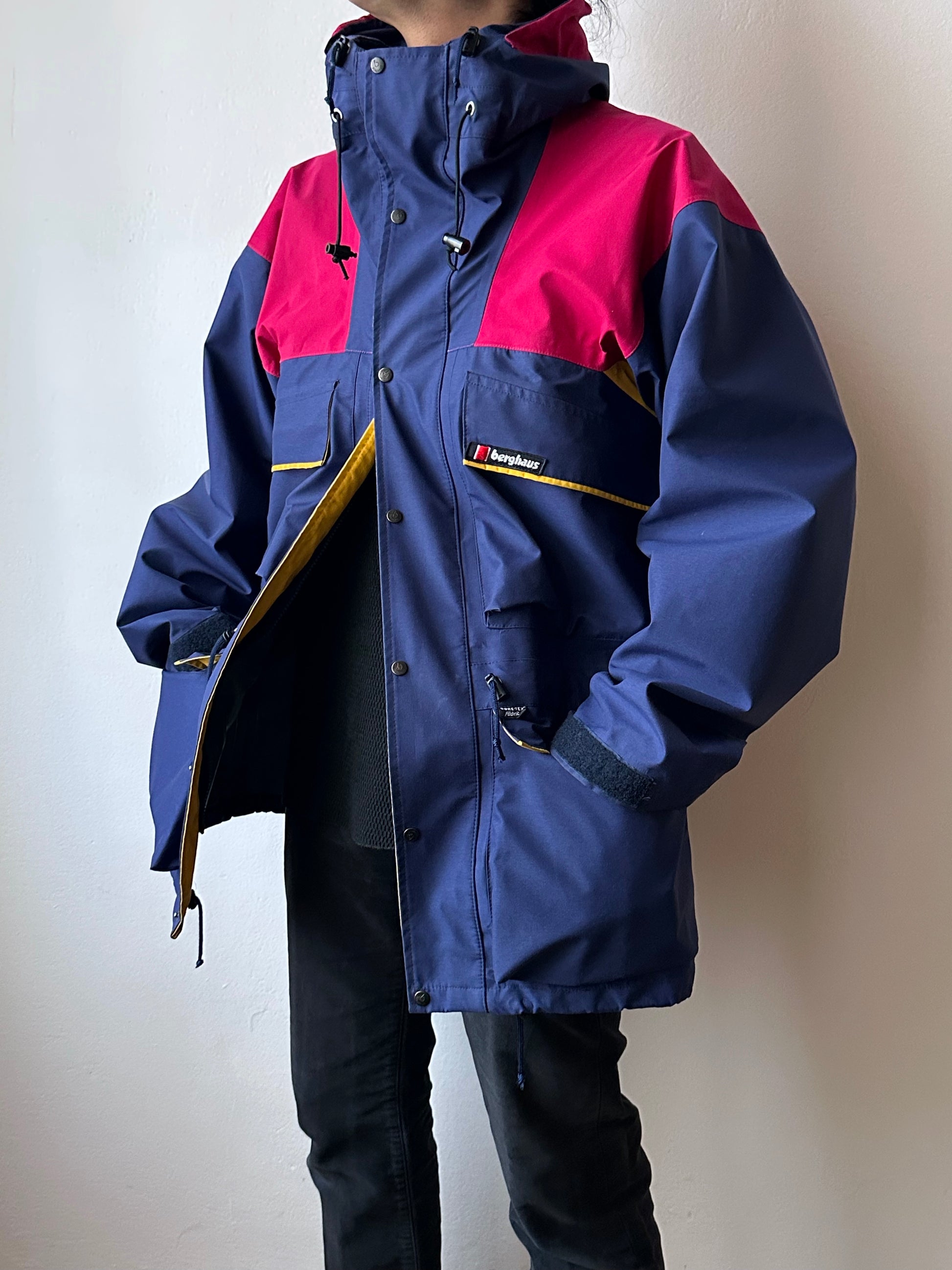 1990's Berghaus Trango Extrem Gore-Tex 90年代 バーグハウス Vintage ヴィンテージ Toto Praha Vintage clothing store 古着屋 プラハ Prague イギリス古着 アウトドア Made in Gt,Britain Made in England