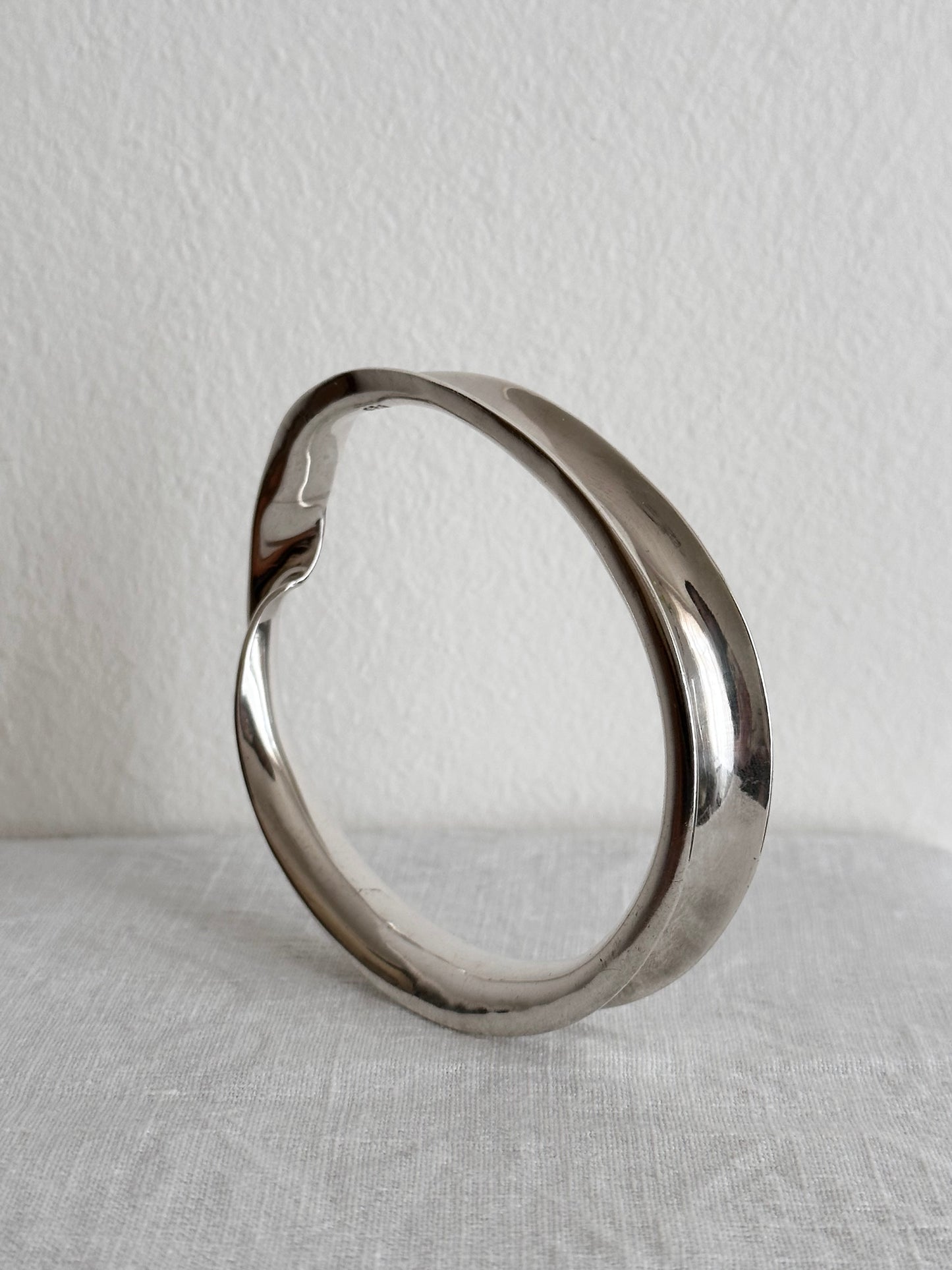 anonymous mobius bangle