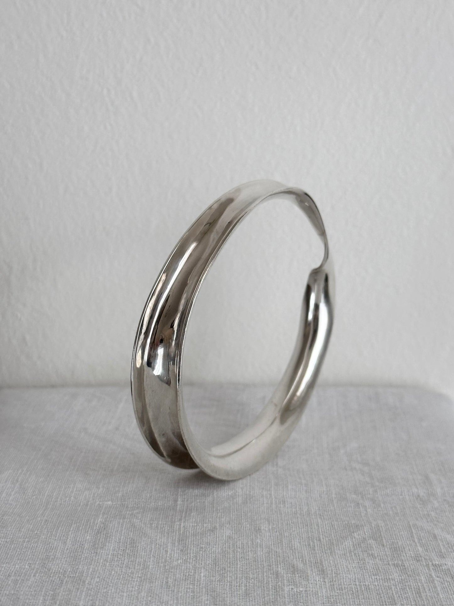 anonymous mobius bangle