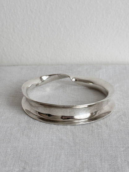 anonymous mobius bangle