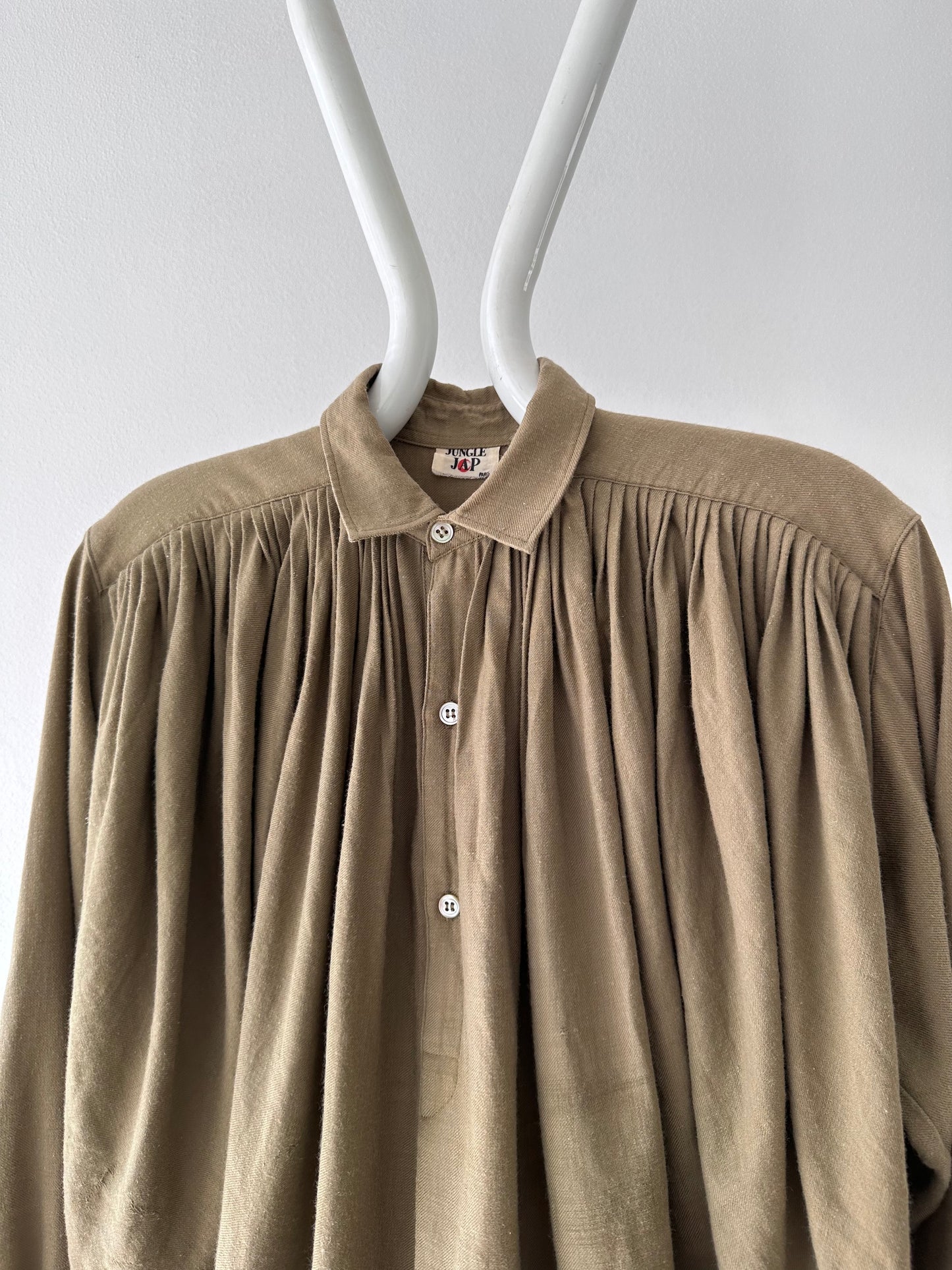 many pleats balloon blouse