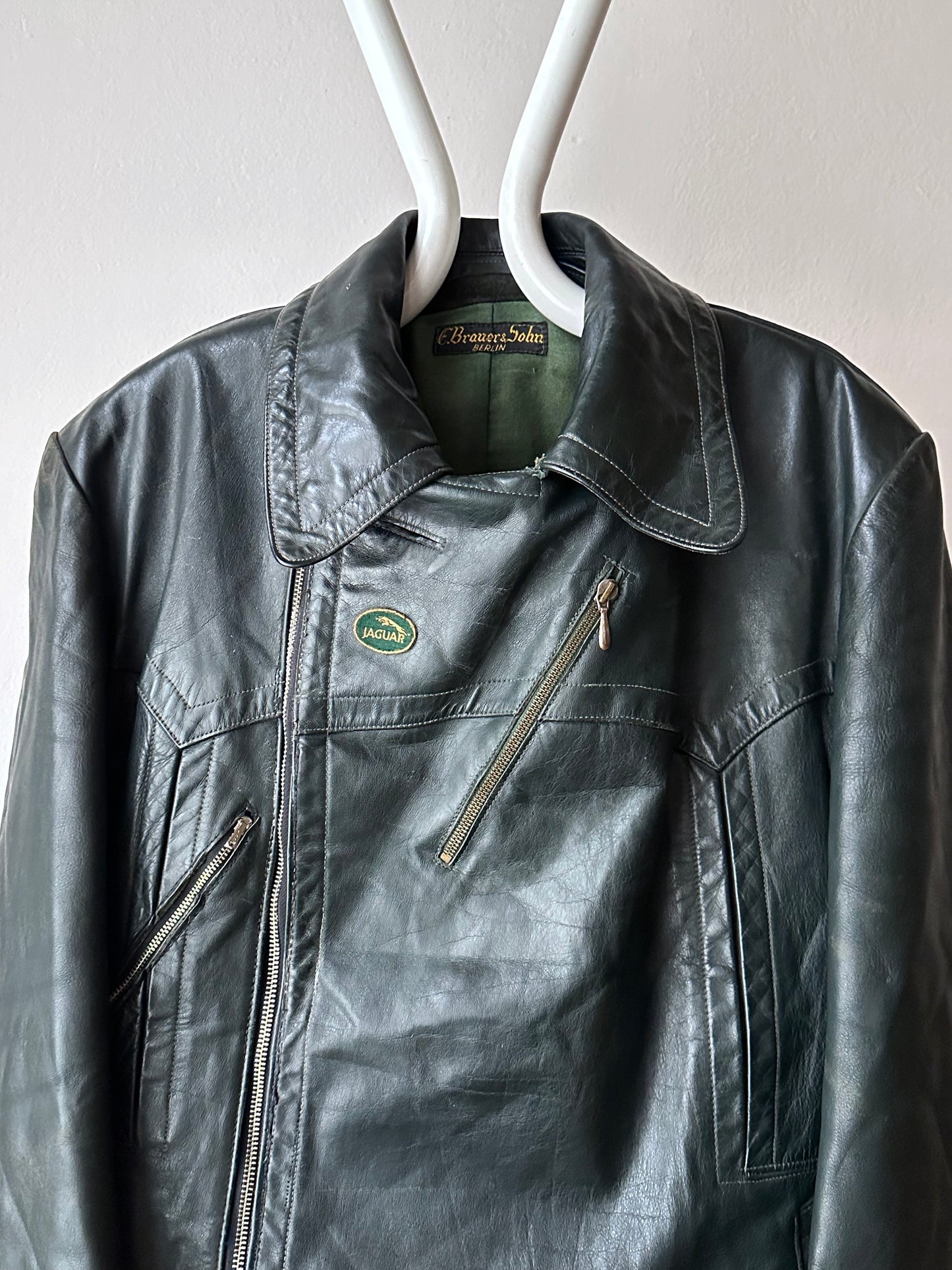 70's 1970's 70年代 Vintage Toto Praha Prague JAGUAR ジャガー England Germany Berlin ベルリン motorcycle Leather jacket モーターサイクル レザー ジャケット 古着屋 ヴィンテージ Vintage store  Vintage clothing プラハ 古着  ユーロ古着 ヨーロッパ古着