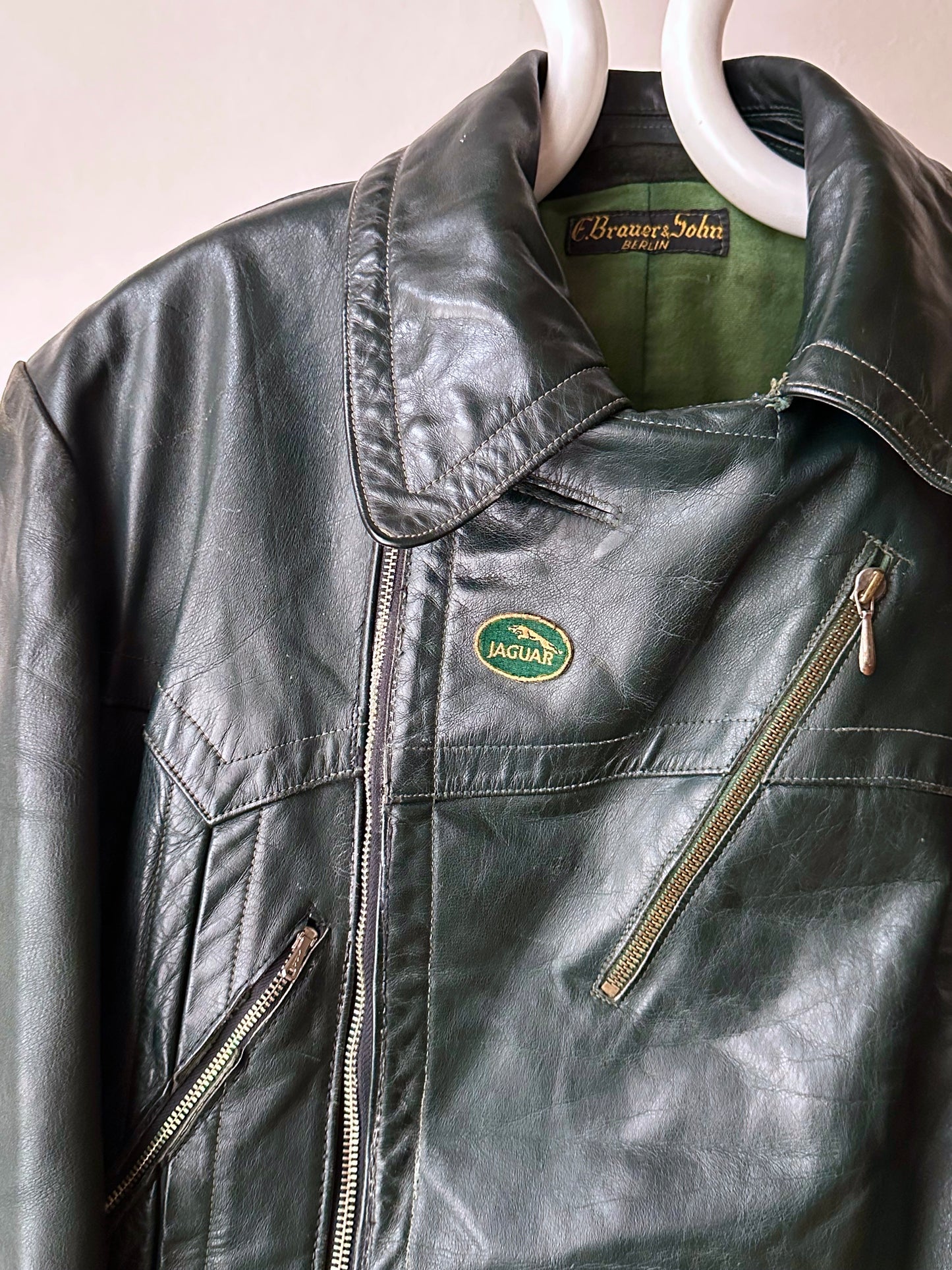 70's 1970's 70年代 Vintage Toto Praha Prague JAGUAR ジャガー England Germany Berlin ベルリン motorcycle Leather jacket モーターサイクル レザー ジャケット 古着屋 ヴィンテージ Vintage store  Vintage clothing プラハ 古着  ユーロ古着 ヨーロッパ古着