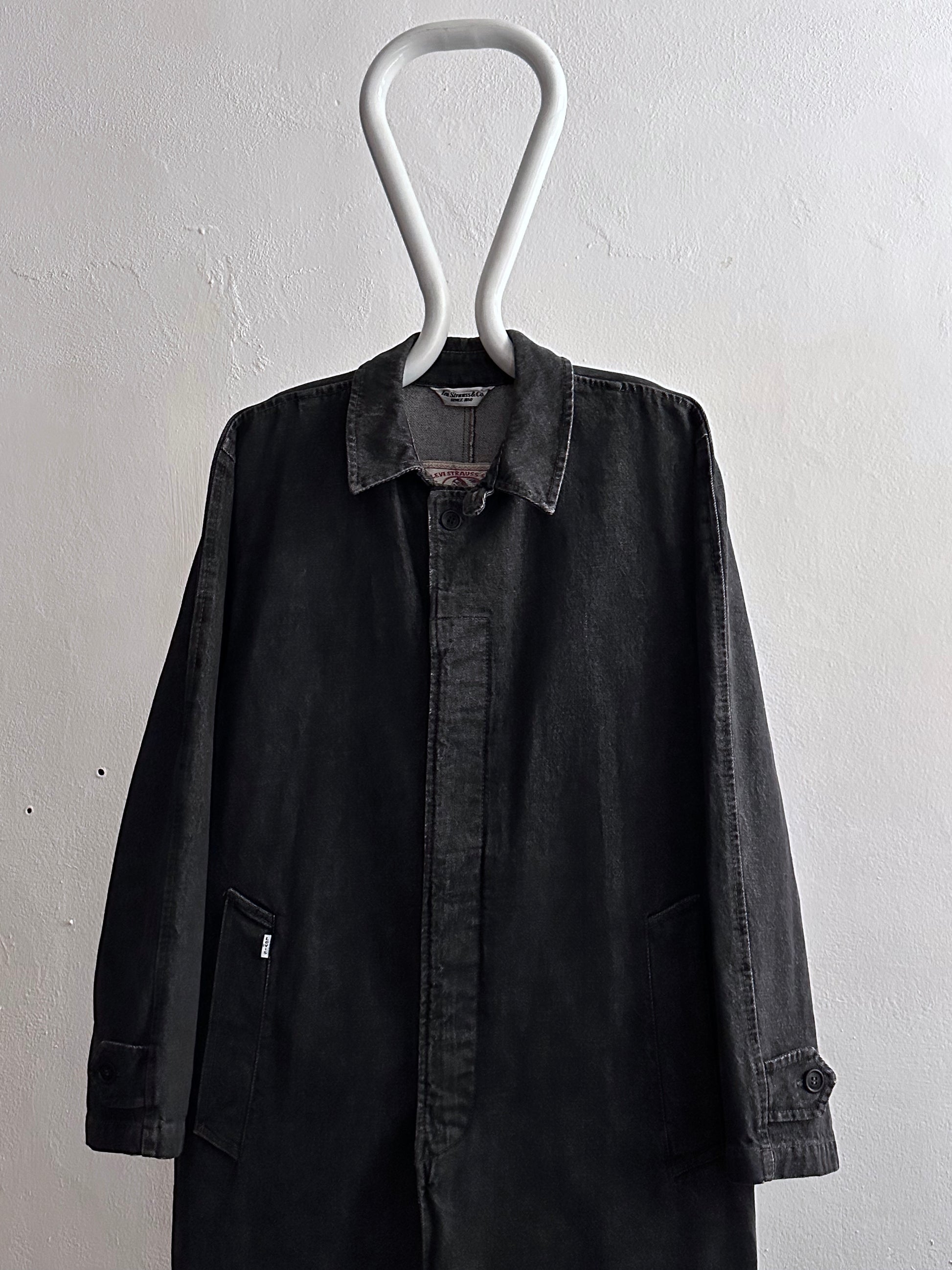 80's Levi's Black denim coat Vintage Made in Italy 80年代 リーバイス ブラックデニム コート Rare レア イタリア製 ヴィンテージ Toto Praha Vintage clothing store Antique shop Prague 古着屋 アンティークショップ プラハ ユーロ古着  ヨーロッパ古着 古着卸 