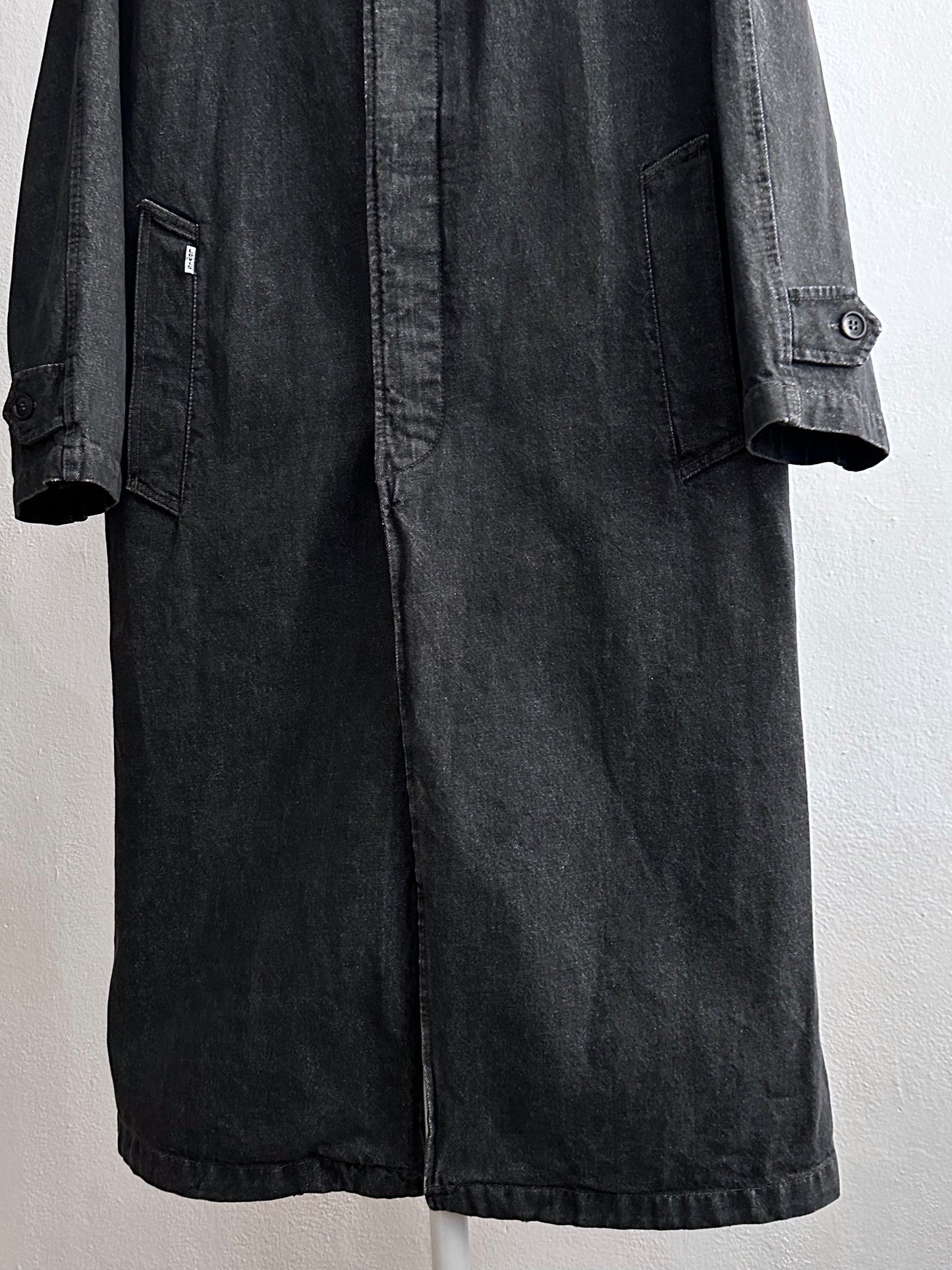 80's Levi's Black denim coat Vintage Made in Italy 80年代 リーバイス ブラックデニム コート Rare レア イタリア製 ヴィンテージ Toto Praha Vintage clothing store Antique shop Prague 古着屋 アンティークショップ プラハ ユーロ古着  ヨーロッパ古着 古着卸 