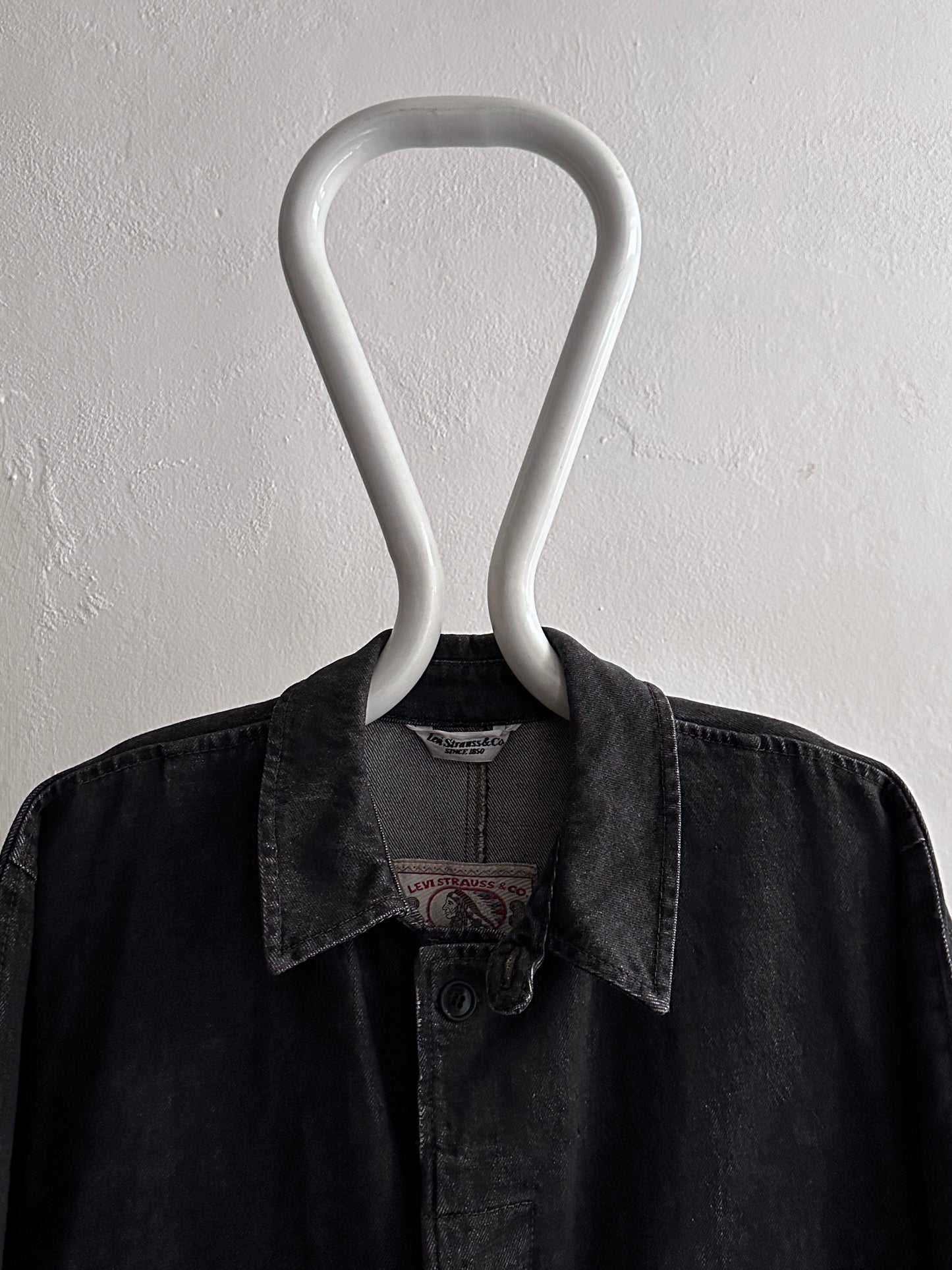 80's Levi's Black denim coat Vintage Made in Italy 80年代 リーバイス ブラックデニム コート Rare レア イタリア製 ヴィンテージ Toto Praha Vintage clothing store Antique shop Prague 古着屋 アンティークショップ プラハ ユーロ古着  ヨーロッパ古着 古着卸 