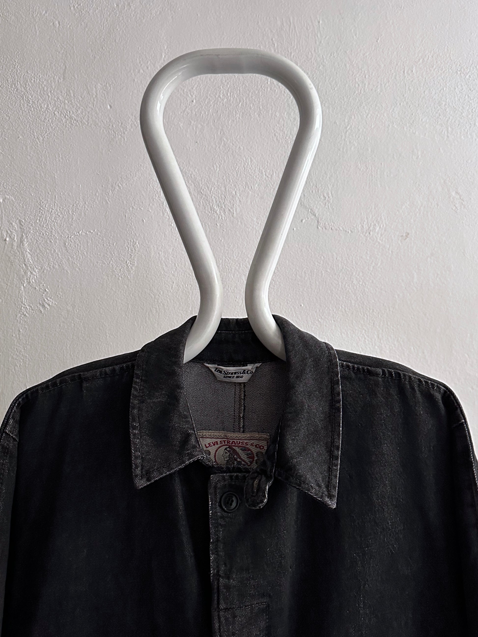 80's Levi's Black denim coat Vintage Made in Italy 80年代 リーバイス ブラックデニム コート Rare レア イタリア製 ヴィンテージ Toto Praha Vintage clothing store Antique shop Prague 古着屋 アンティークショップ プラハ ユーロ古着  ヨーロッパ古着 古着卸 