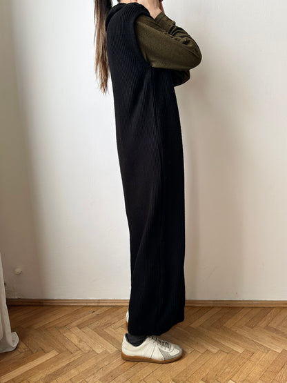 Black knit sleeveless dress
