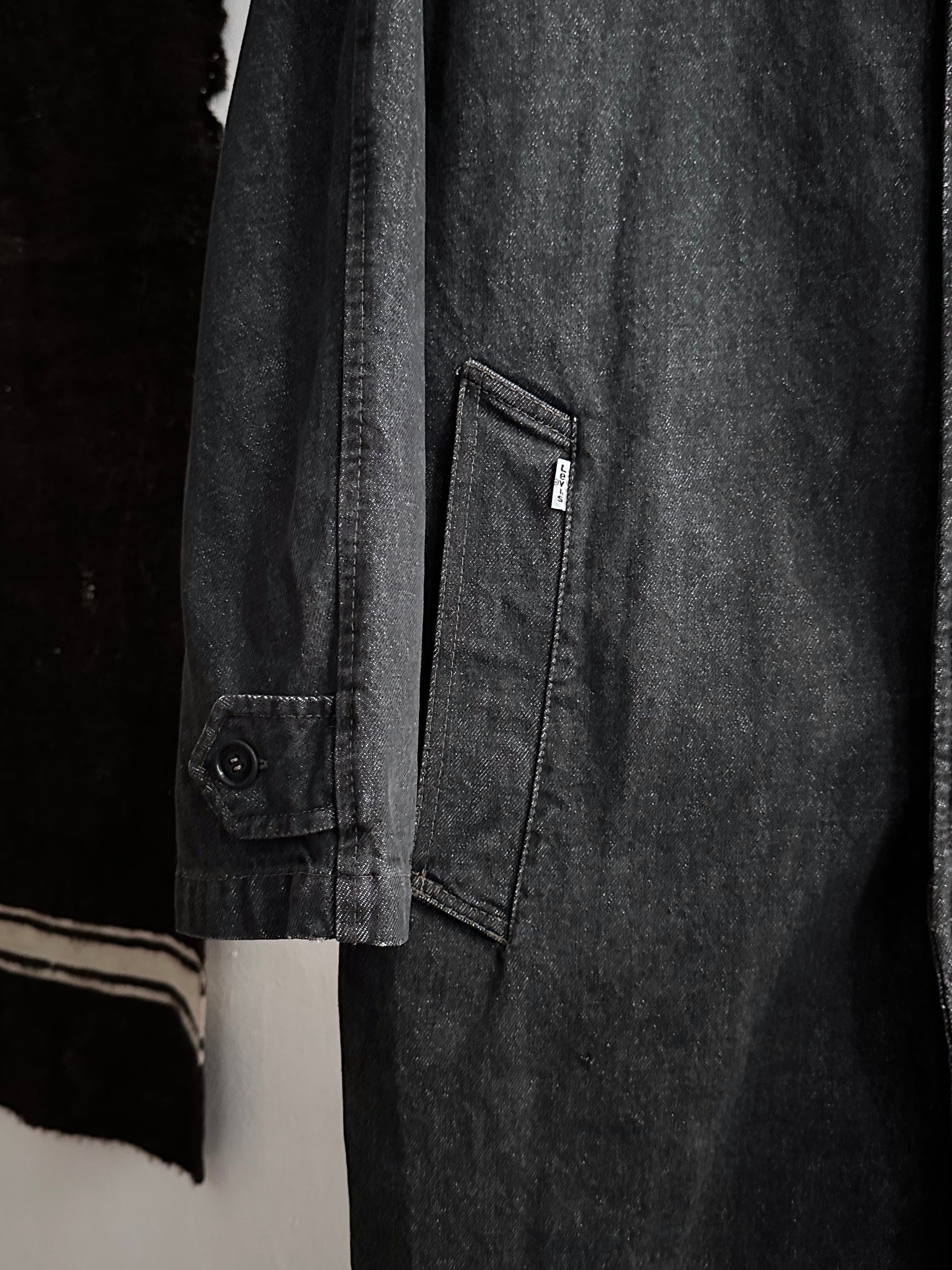 80's Levi's Black denim coat Vintage Made in Italy 80年代 リーバイス ブラックデニム コート Rare レア イタリア製 ヴィンテージ Toto Praha Vintage clothing store Antique shop Prague 古着屋 アンティークショップ プラハ ユーロ古着  ヨーロッパ古着 古着卸 