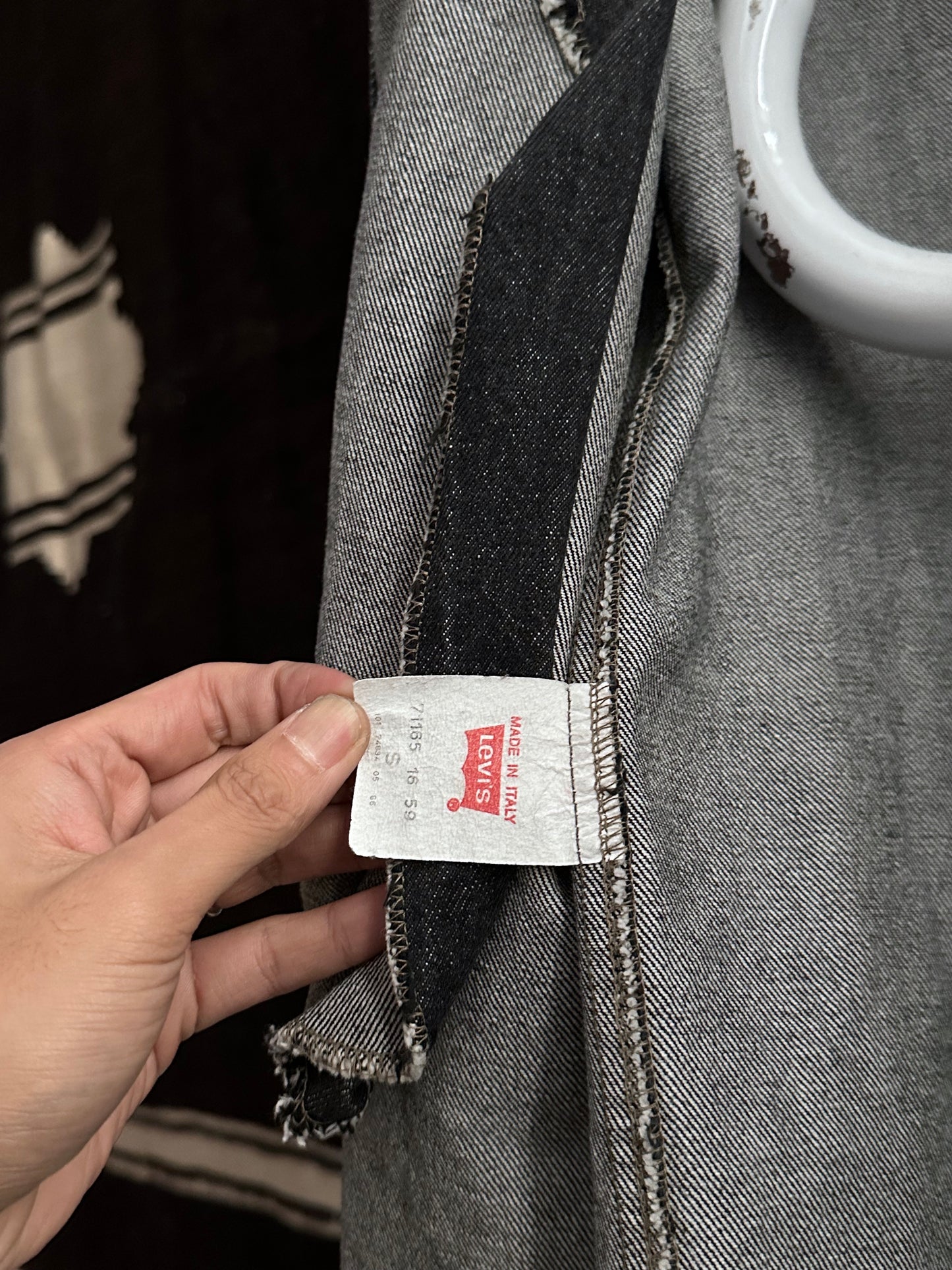 80's Levi's Black denim coat Vintage Made in Italy 80年代 リーバイス ブラックデニム コート Rare レア イタリア製 ヴィンテージ Toto Praha Vintage clothing store Antique shop Prague 古着屋 アンティークショップ プラハ ユーロ古着  ヨーロッパ古着 古着卸 