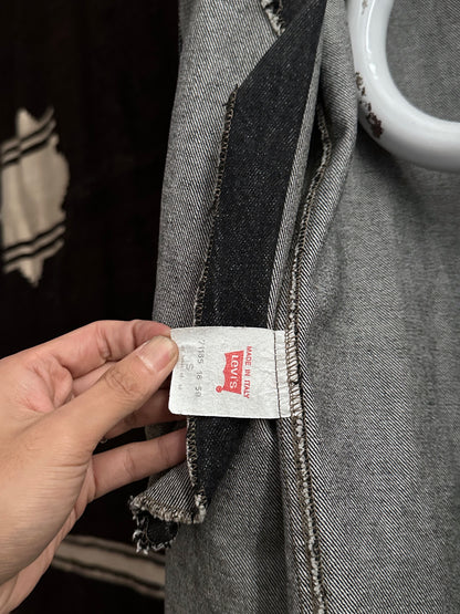 80's Levi's Black denim coat Vintage Made in Italy 80年代 リーバイス ブラックデニム コート Rare レア イタリア製 ヴィンテージ Toto Praha Vintage clothing store Antique shop Prague 古着屋 アンティークショップ プラハ ユーロ古着  ヨーロッパ古着 古着卸 