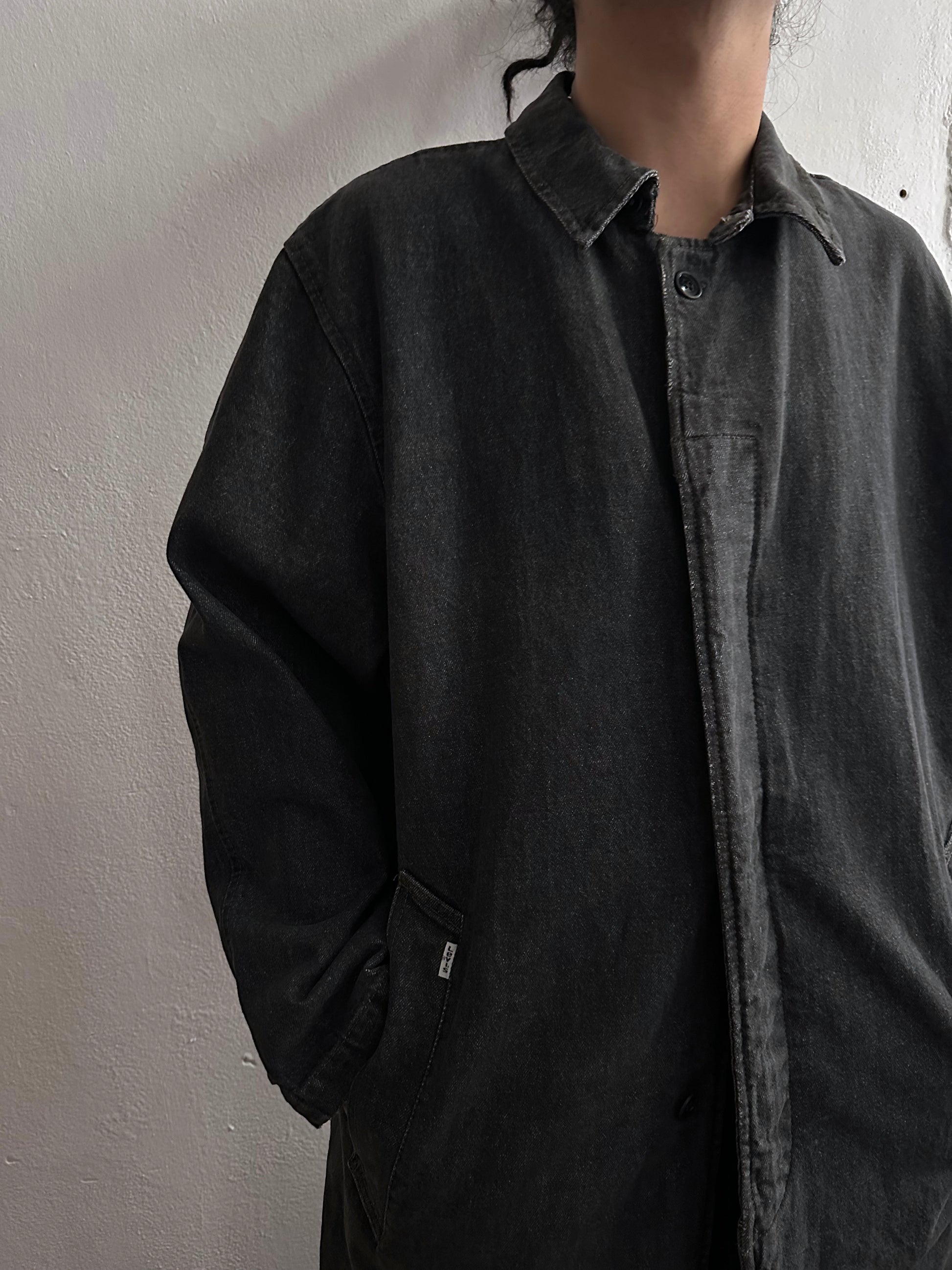 80's Levi's Black denim coat Vintage Made in Italy 80年代 リーバイス ブラックデニム コート Rare レア イタリア製 ヴィンテージ Toto Praha Vintage clothing store Antique shop Prague 古着屋 アンティークショップ プラハ ユーロ古着  ヨーロッパ古着 古着卸 