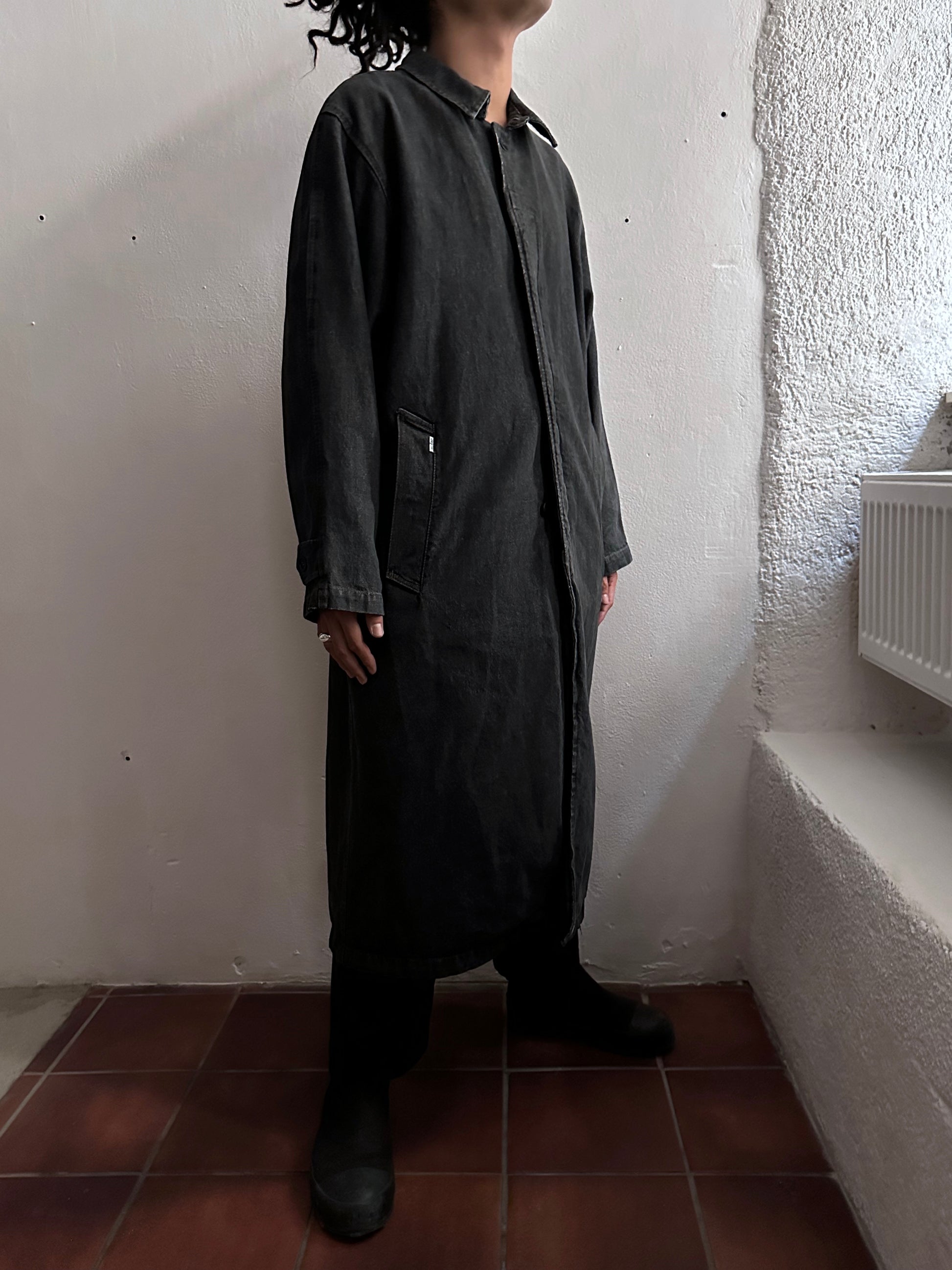 80's Levi's Black denim coat Vintage Made in Italy 80年代 リーバイス ブラックデニム コート Rare レア イタリア製 ヴィンテージ Toto Praha Vintage clothing store Antique shop Prague 古着屋 アンティークショップ プラハ ユーロ古着  ヨーロッパ古着 古着卸 