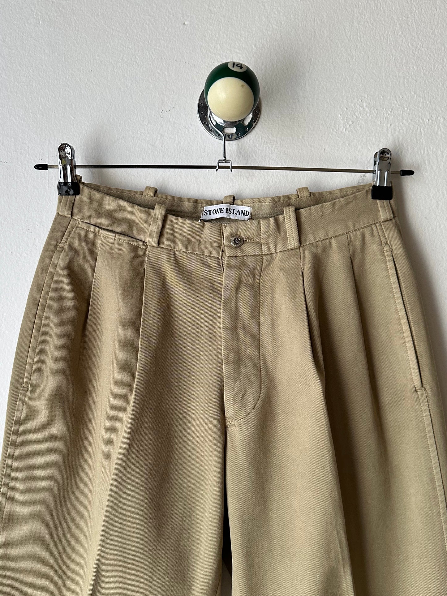 1980s Stone Island beige chinos 80年代 Massimo osti マッシモマッシモオスティ Made in Italy イタリア製 ストーンアイランド ベージュ チノパン Toto Praha Vintage clothing shop Antique shop 古着屋 プラハ Showroom appointment Prague ユーロ古着 ヨーロッパ古着 古着卸 ヴィンテージ