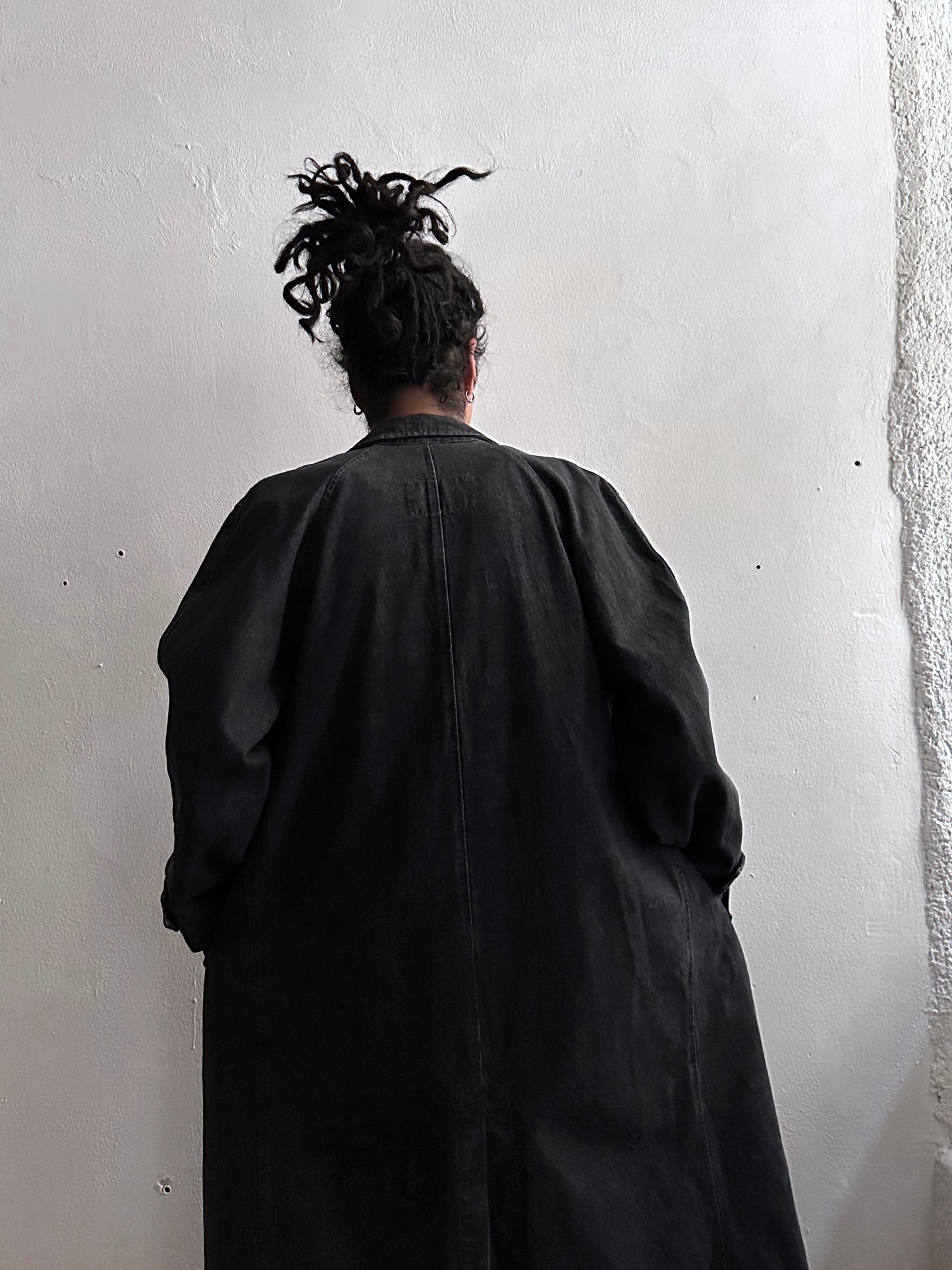 80's Levi's Black denim coat Vintage Made in Italy 80年代 リーバイス ブラックデニム コート Rare レア イタリア製 ヴィンテージ Toto Praha Vintage clothing store Antique shop Prague 古着屋 アンティークショップ プラハ ユーロ古着  ヨーロッパ古着 古着卸 