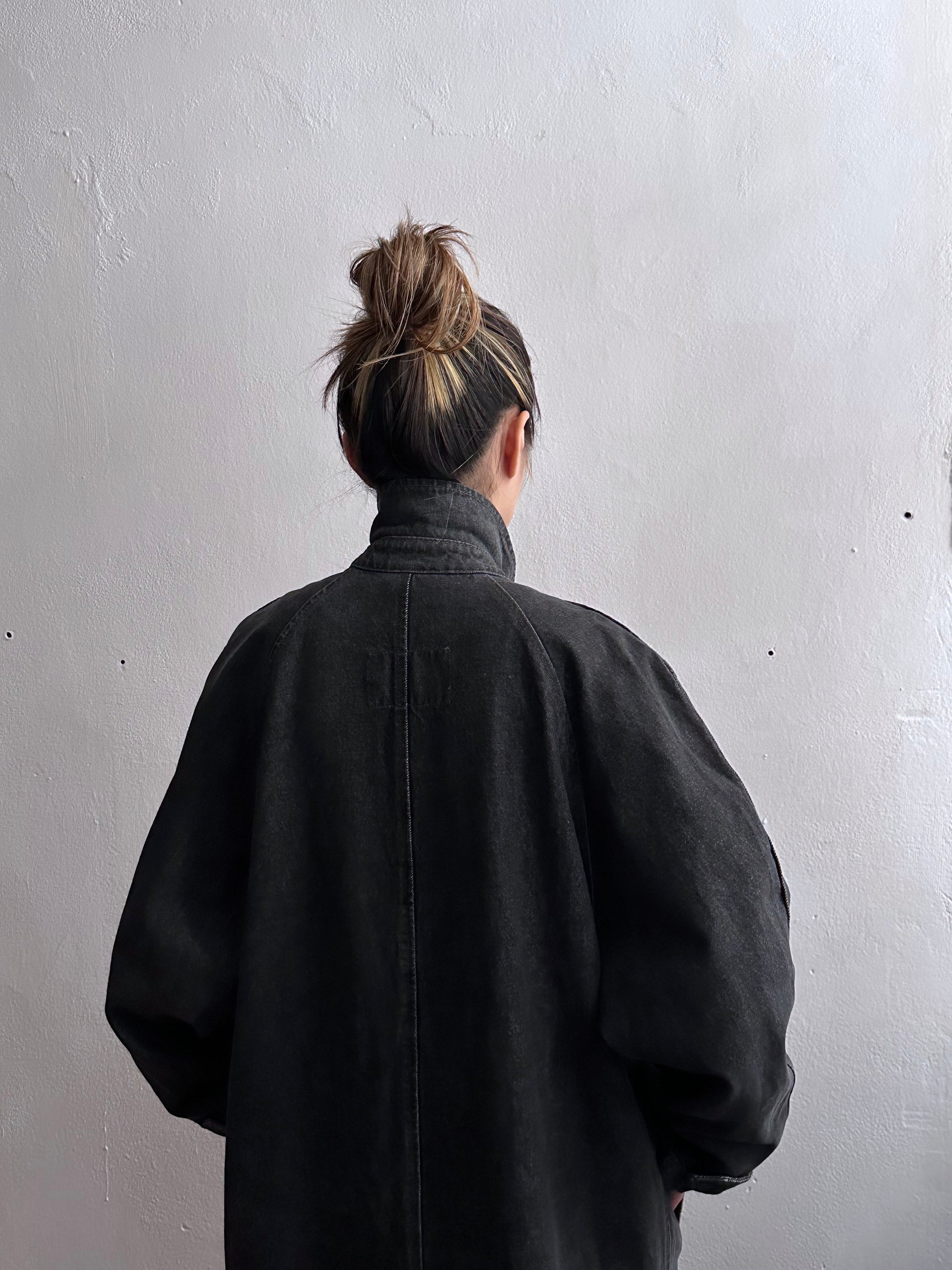 80's Levi's Black denim coat Vintage Made in Italy 80年代 リーバイス ブラックデニム コート Rare レア イタリア製 ヴィンテージ Toto Praha Vintage clothing store Antique shop Prague 古着屋 アンティークショップ プラハ ユーロ古着  ヨーロッパ古着 古着卸 