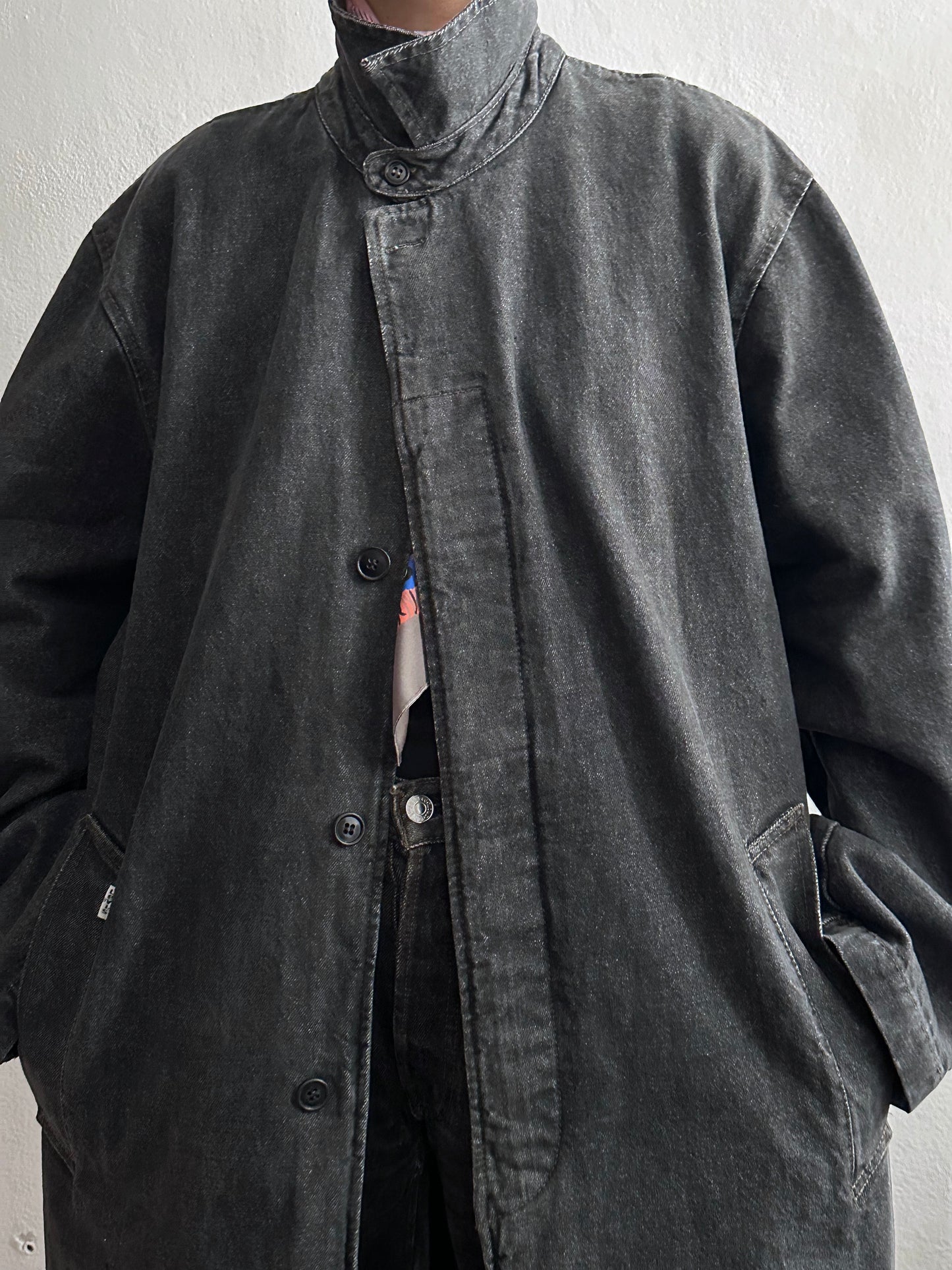 80's Levi's Black denim coat Vintage Made in Italy 80年代 リーバイス ブラックデニム コート Rare レア イタリア製 ヴィンテージ Toto Praha Vintage clothing store Antique shop Prague 古着屋 アンティークショップ プラハ ユーロ古着  ヨーロッパ古着 古着卸 