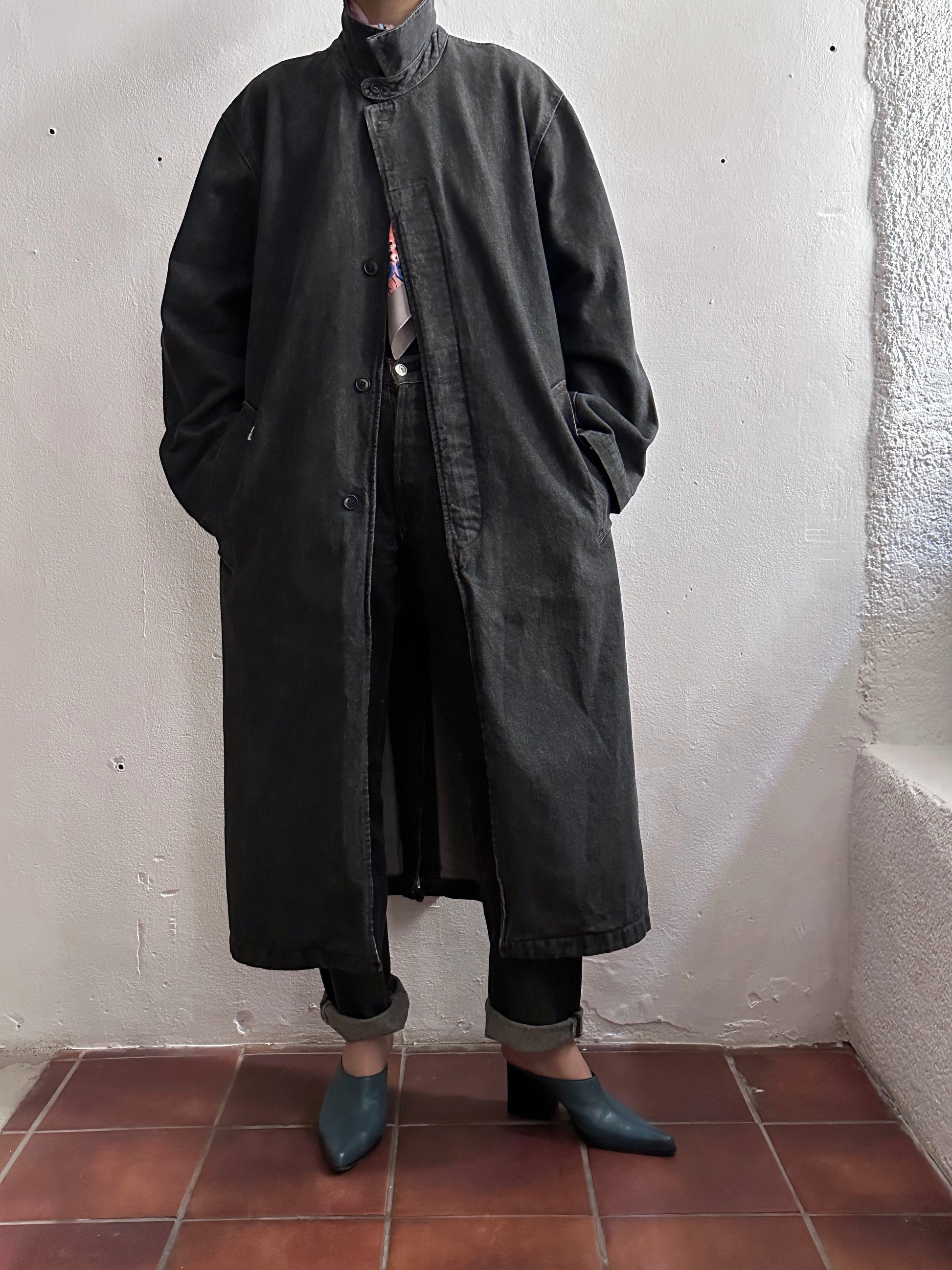 80's Levi's Black denim coat Vintage Made in Italy 80年代 リーバイス ブラックデニム コート Rare レア イタリア製 ヴィンテージ Toto Praha Vintage clothing store Antique shop Prague 古着屋 アンティークショップ プラハ ユーロ古着  ヨーロッパ古着 古着卸 
