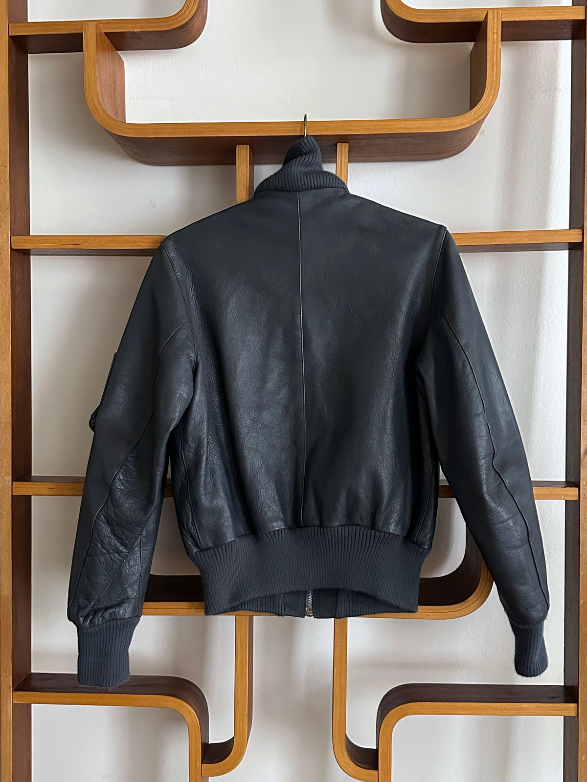 1990s German Air Force Leather Flight Jacket Luftwaffe Bundeswehr ドイツ軍 空軍 パイロット Pilot jacket エアフォース グレー 灰色 レザー ジャケット 90年代 Toto Praha Vintage clothing shop Antique shop 古着屋 プラハ Showroom appointment Prague ユーロ古着 ヨーロッパ古着 古着卸 ヴィンテージ