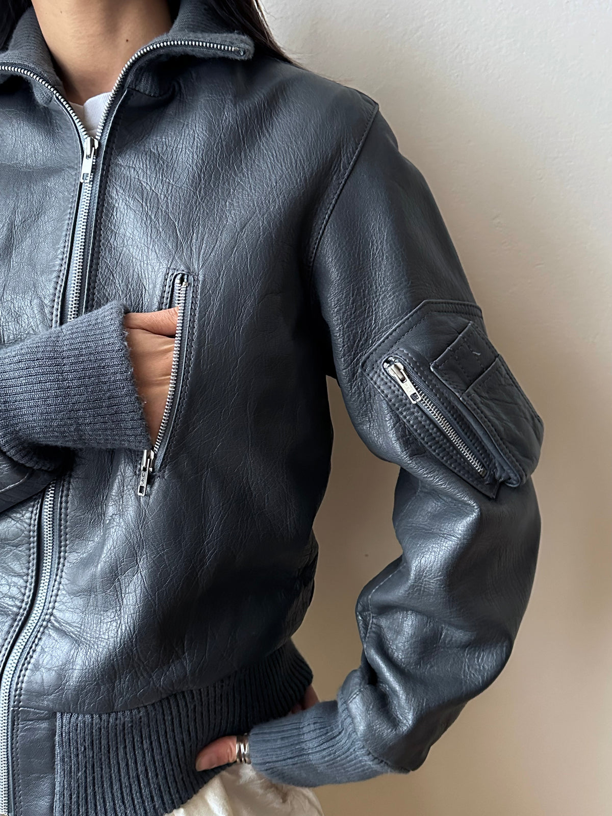 1990s German Air Force Leather Flight Jacket Luftwaffe Bundeswehr ドイツ軍 空軍 パイロット Pilot jacket エアフォース グレー 灰色 レザー ジャケット 90年代 Toto Praha Vintage clothing shop Antique shop 古着屋 プラハ Showroom appointment Prague ユーロ古着 ヨーロッパ古着 古着卸 ヴィンテージ