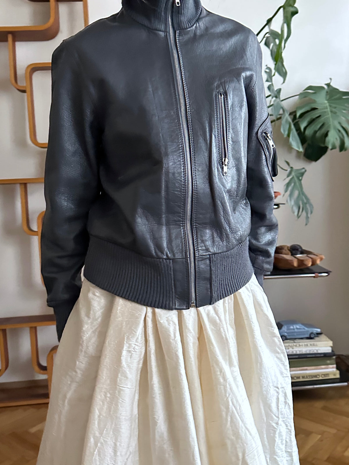 1990s German Air Force Leather Flight Jacket Luftwaffe Bundeswehr ドイツ軍 空軍 パイロット Pilot jacket エアフォース グレー 灰色 レザー ジャケット 90年代 Toto Praha Vintage clothing shop Antique shop 古着屋 プラハ Showroom appointment Prague ユーロ古着 ヨーロッパ古着 古着卸 ヴィンテージ