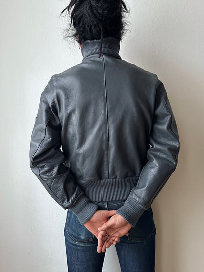 1990s German Air Force Leather Flight Jacket Luftwaffe Bundeswehr ドイツ軍 空軍 パイロット Pilot jacket エアフォース グレー 灰色 レザー ジャケット 90年代 Toto Praha Vintage clothing shop Antique shop 古着屋 プラハ Showroom appointment Prague ユーロ古着 ヨーロッパ古着 古着卸 ヴィンテージ