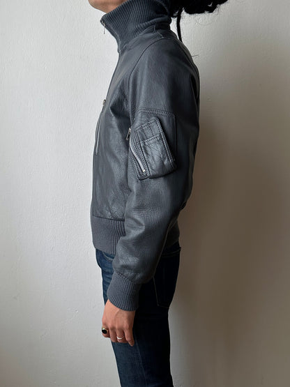 1990s German Air Force Leather Flight Jacket Luftwaffe Bundeswehr ドイツ軍 空軍 パイロット Pilot jacket エアフォース グレー 灰色 レザー ジャケット 90年代 Toto Praha Vintage clothing shop Antique shop 古着屋 プラハ Showroom appointment Prague ユーロ古着 ヨーロッパ古着 古着卸 ヴィンテージ