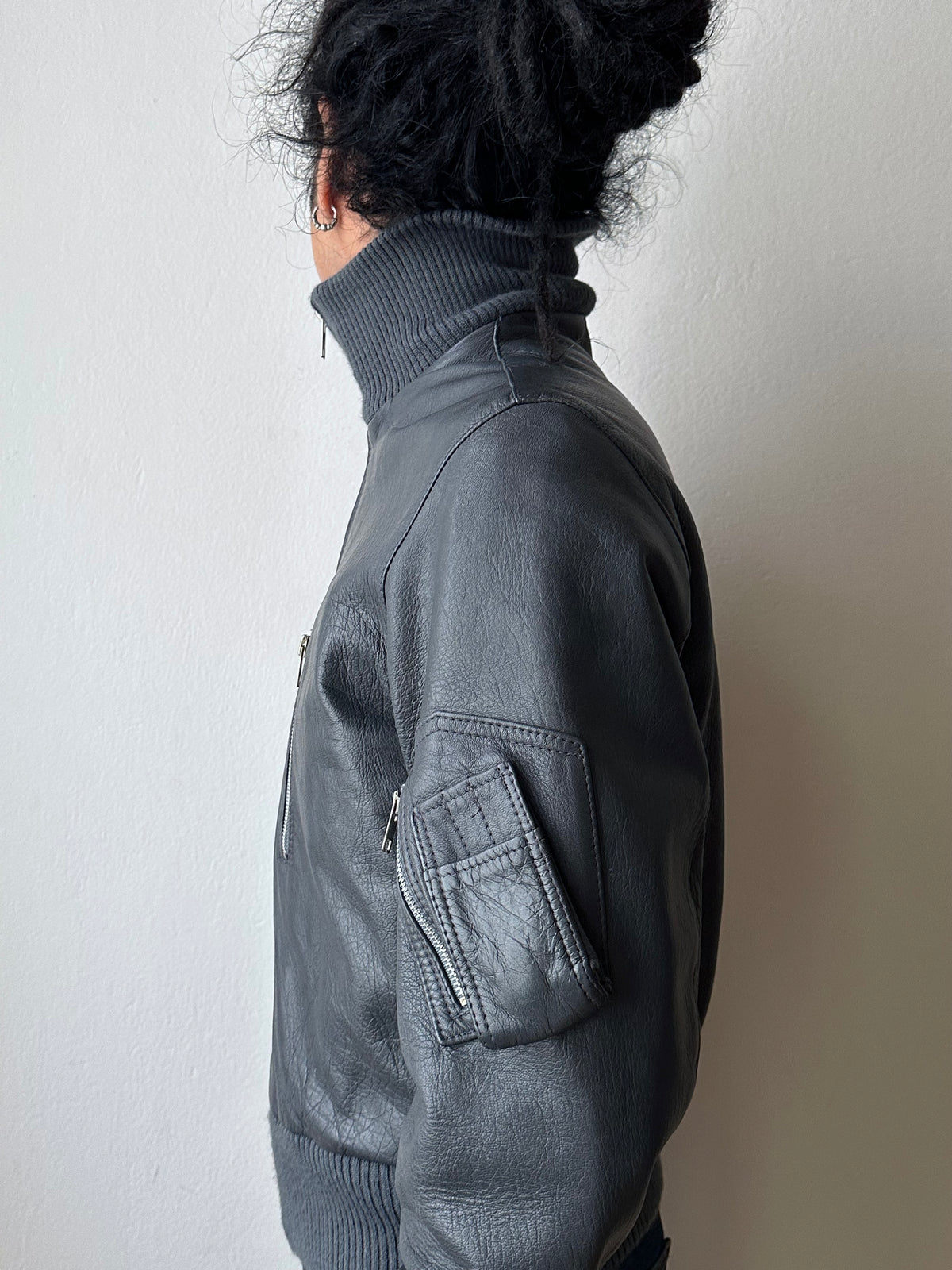1990s German Air Force Leather Flight Jacket Luftwaffe Bundeswehr ドイツ軍 空軍 パイロット Pilot jacket エアフォース グレー 灰色 レザー ジャケット 90年代 Toto Praha Vintage clothing shop Antique shop 古着屋 プラハ Showroom appointment Prague ユーロ古着 ヨーロッパ古着 古着卸 ヴィンテージ