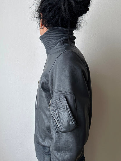 1990s German Air Force Leather Flight Jacket Luftwaffe Bundeswehr ドイツ軍 空軍 パイロット Pilot jacket エアフォース グレー 灰色 レザー ジャケット 90年代 Toto Praha Vintage clothing shop Antique shop 古着屋 プラハ Showroom appointment Prague ユーロ古着 ヨーロッパ古着 古着卸 ヴィンテージ