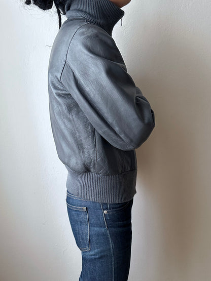 1990s German Air Force Leather Flight Jacket Luftwaffe Bundeswehr ドイツ軍 空軍 パイロット Pilot jacket エアフォース グレー 灰色 レザー ジャケット 90年代 Toto Praha Vintage clothing shop Antique shop 古着屋 プラハ Showroom appointment Prague ユーロ古着 ヨーロッパ古着 古着卸 ヴィンテージ