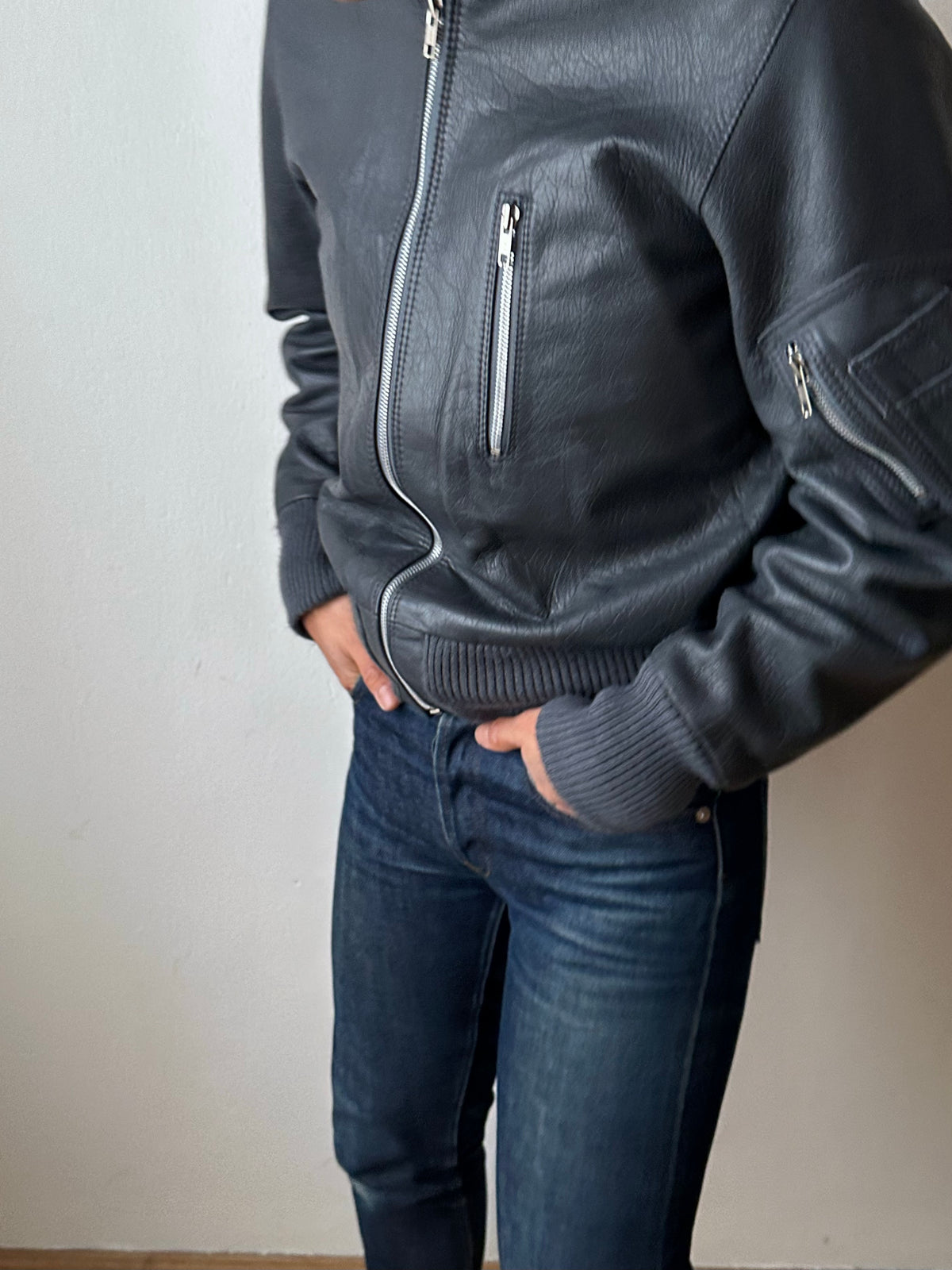 1990s German Air Force Leather Flight Jacket Luftwaffe Bundeswehr ドイツ軍 空軍 パイロット Pilot jacket エアフォース グレー 灰色 レザー ジャケット 90年代 Toto Praha Vintage clothing shop Antique shop 古着屋 プラハ Showroom appointment Prague ユーロ古着 ヨーロッパ古着 古着卸 ヴィンテージ