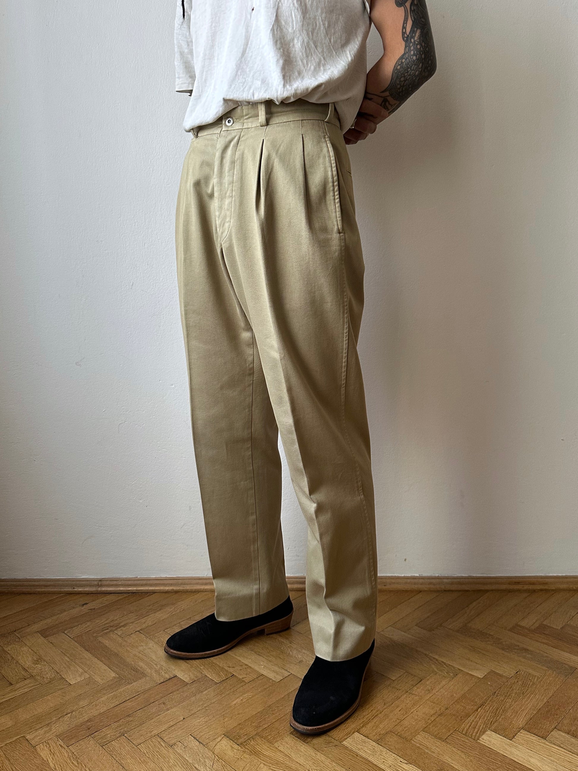 1980s Stone Island beige chinos 80年代 Massimo osti マッシモマッシモオスティ Made in Italy イタリア製 ストーンアイランド ベージュ チノパン Toto Praha Vintage clothing shop Antique shop 古着屋 プラハ Showroom appointment Prague ユーロ古着 ヨーロッパ古着 古着卸 ヴィンテージ