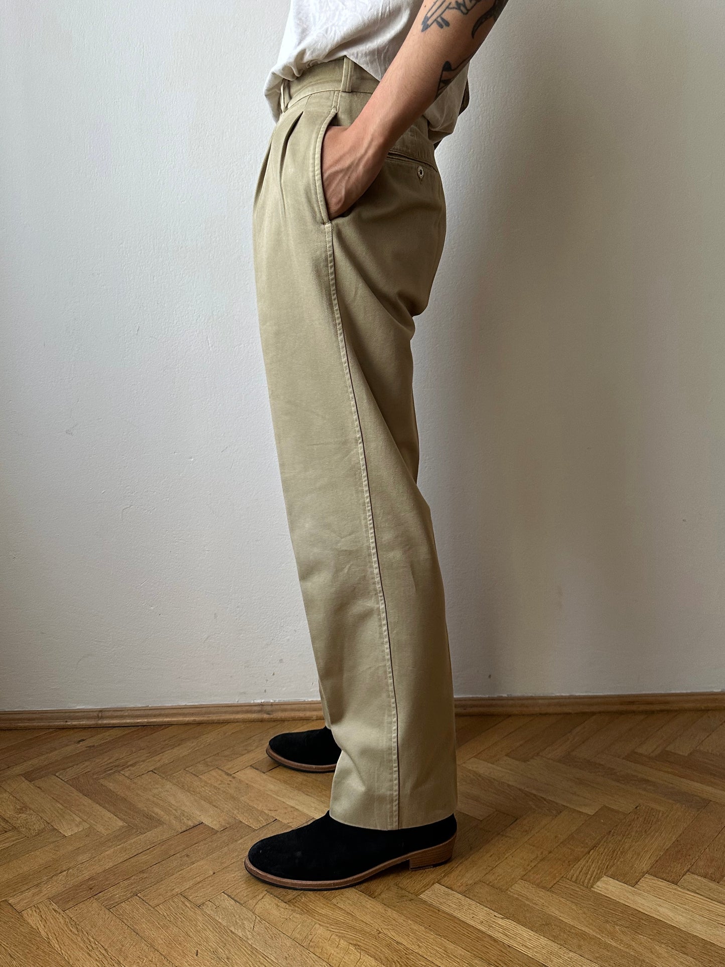 1980s Stone Island beige chinos 80年代 Massimo osti マッシモマッシモオスティ Made in Italy イタリア製 ストーンアイランド ベージュ チノパン Toto Praha Vintage clothing shop Antique shop 古着屋 プラハ Showroom appointment Prague ユーロ古着 ヨーロッパ古着 古着卸 ヴィンテージ