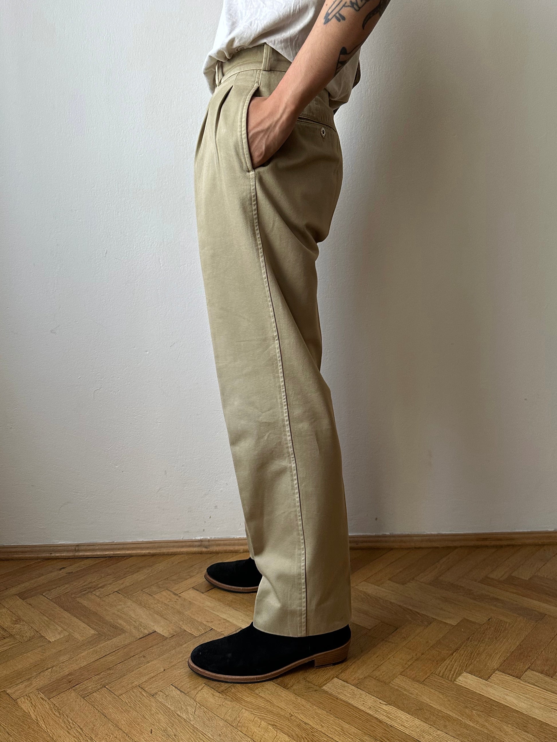 1980s Stone Island beige chinos 80年代 Massimo osti マッシモマッシモオスティ Made in Italy イタリア製 ストーンアイランド ベージュ チノパン Toto Praha Vintage clothing shop Antique shop 古着屋 プラハ Showroom appointment Prague ユーロ古着 ヨーロッパ古着 古着卸 ヴィンテージ