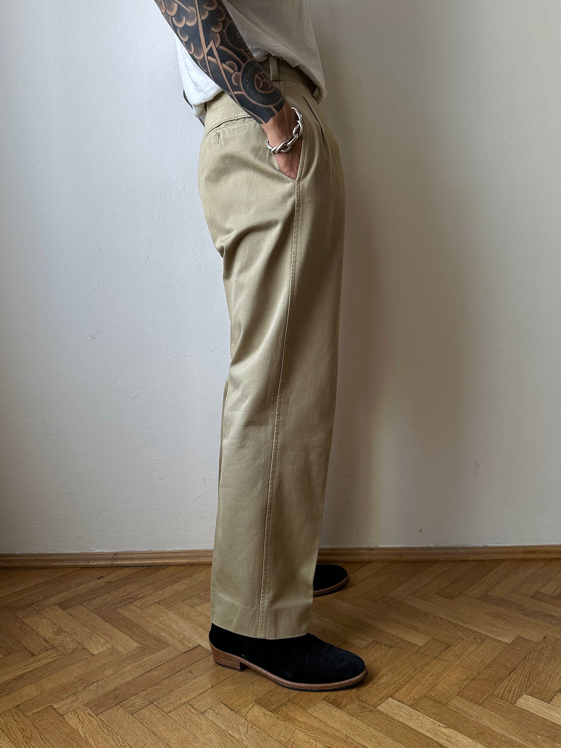 1980s Stone Island beige chinos 80年代 Massimo osti マッシモマッシモオスティ Made in Italy イタリア製 ストーンアイランド ベージュ チノパン Toto Praha Vintage clothing shop Antique shop 古着屋 プラハ Showroom appointment Prague ユーロ古着 ヨーロッパ古着 古着卸 ヴィンテージ