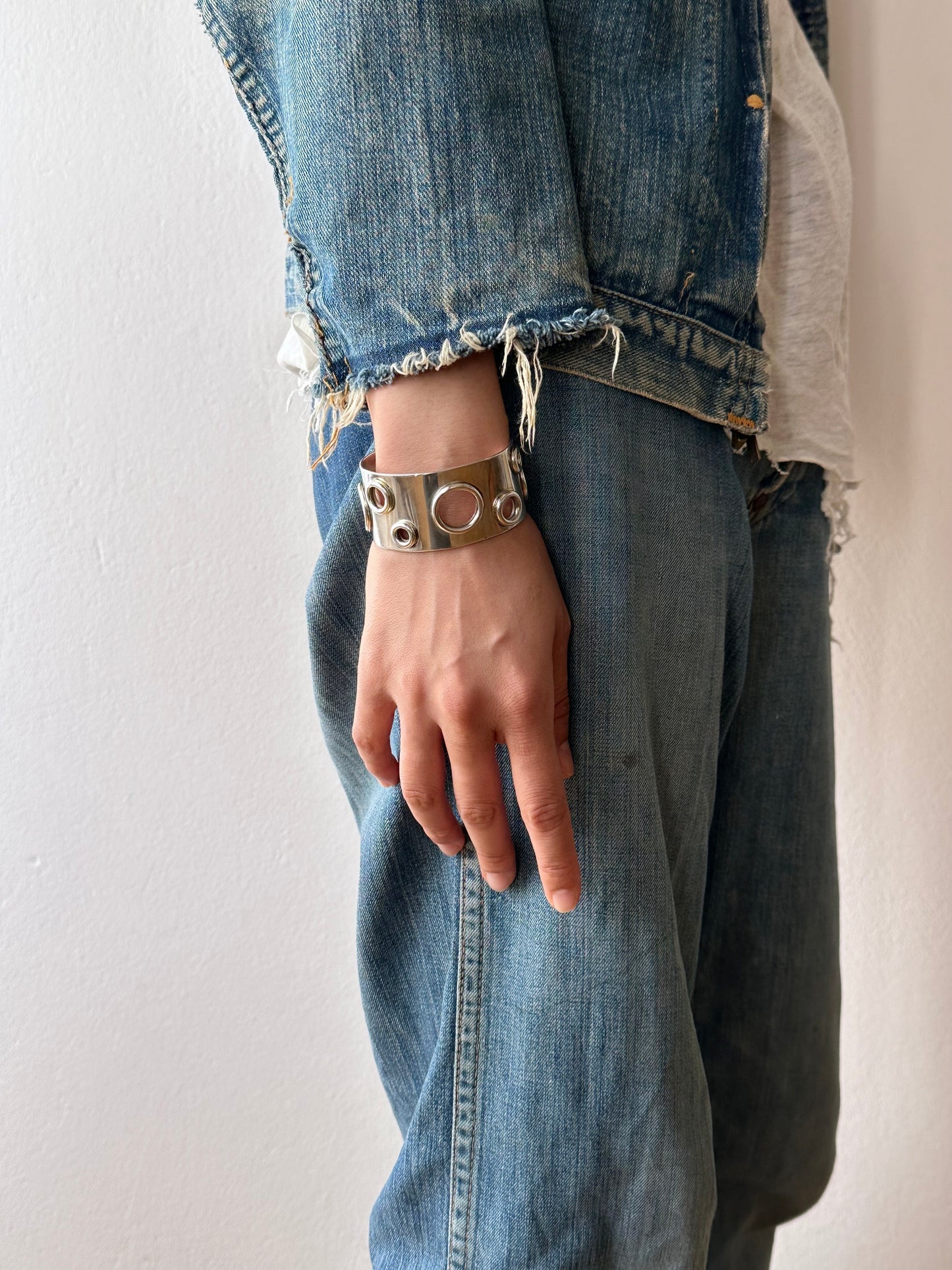 Marc Deloche Paris vintage sterling silver 925 punched eyelet grommet bangle bracelet cuff armband France French シルバーバングル ヴィンテージシルバーバングル シルバージュエリー ヴィンテージシルバージュエリー Prague antique shop 古着屋 アンティークショップ TOTO