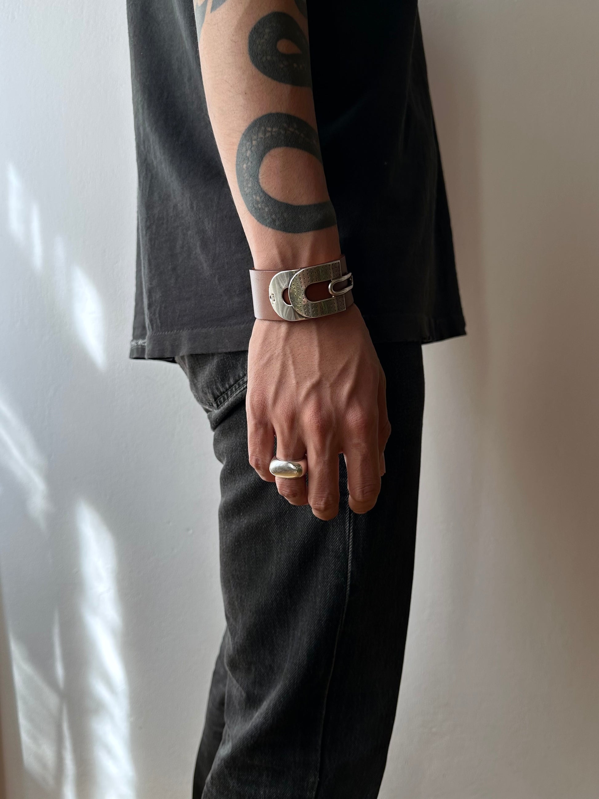 Marc Deloche Paris vintage sterling silver 925 buckle leather belt bangle bracelet cuff armband France French シルバーバングル レザーバングル ヴィンテージシルバーバングル シルバージュエリー ヴィンテージシルバージュエリー Prague antique shop 古着屋 アンティークショップ TOTO