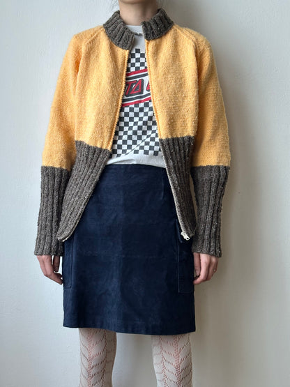 Handknitting zip sweater