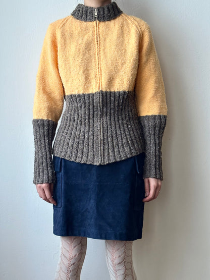 Handknitting zip sweater